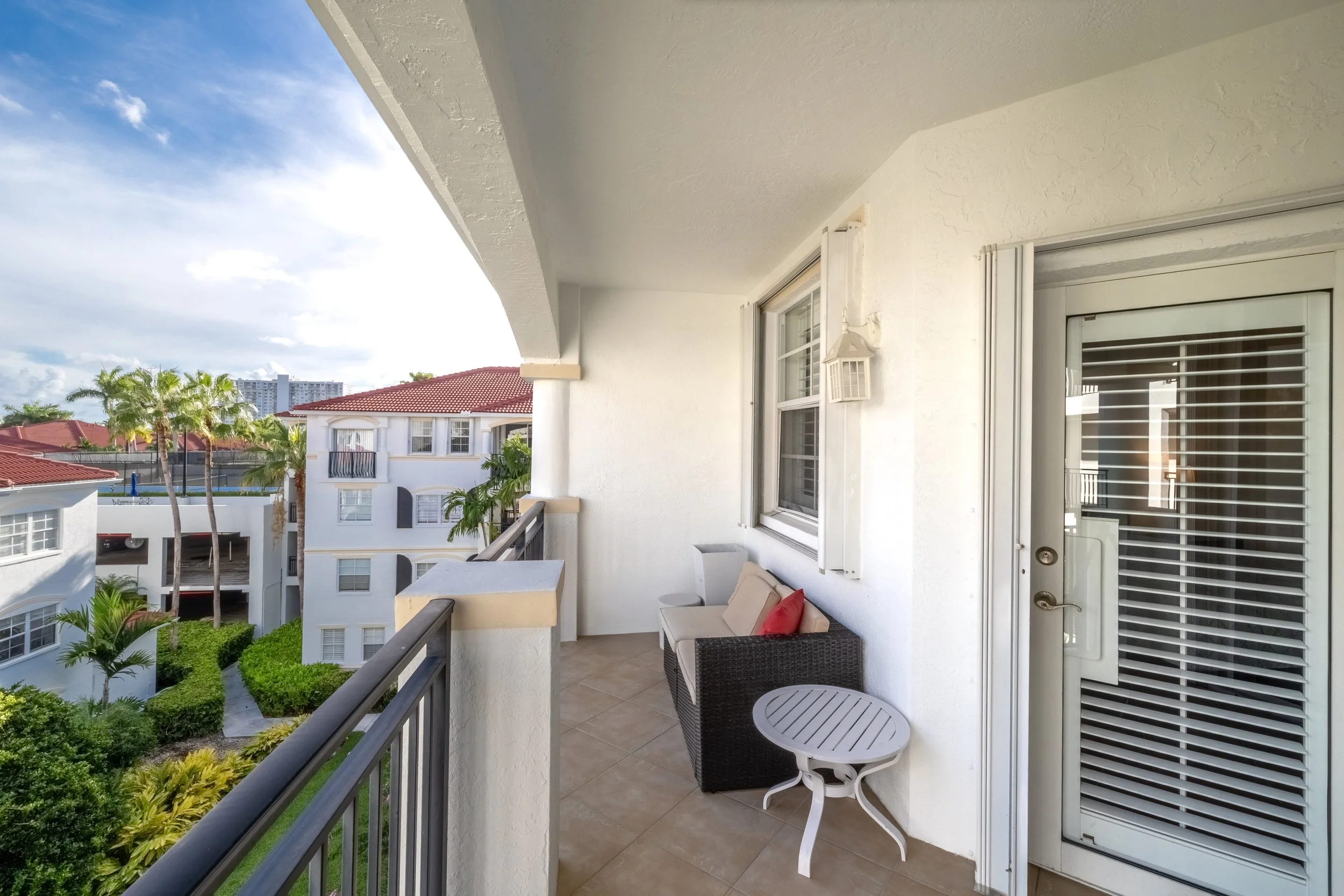 Balcony-3.jpg