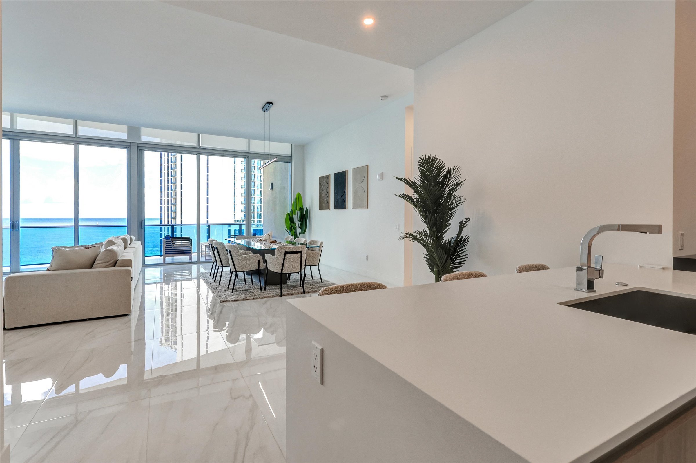 24-17550 Collins Ave-24.jpg