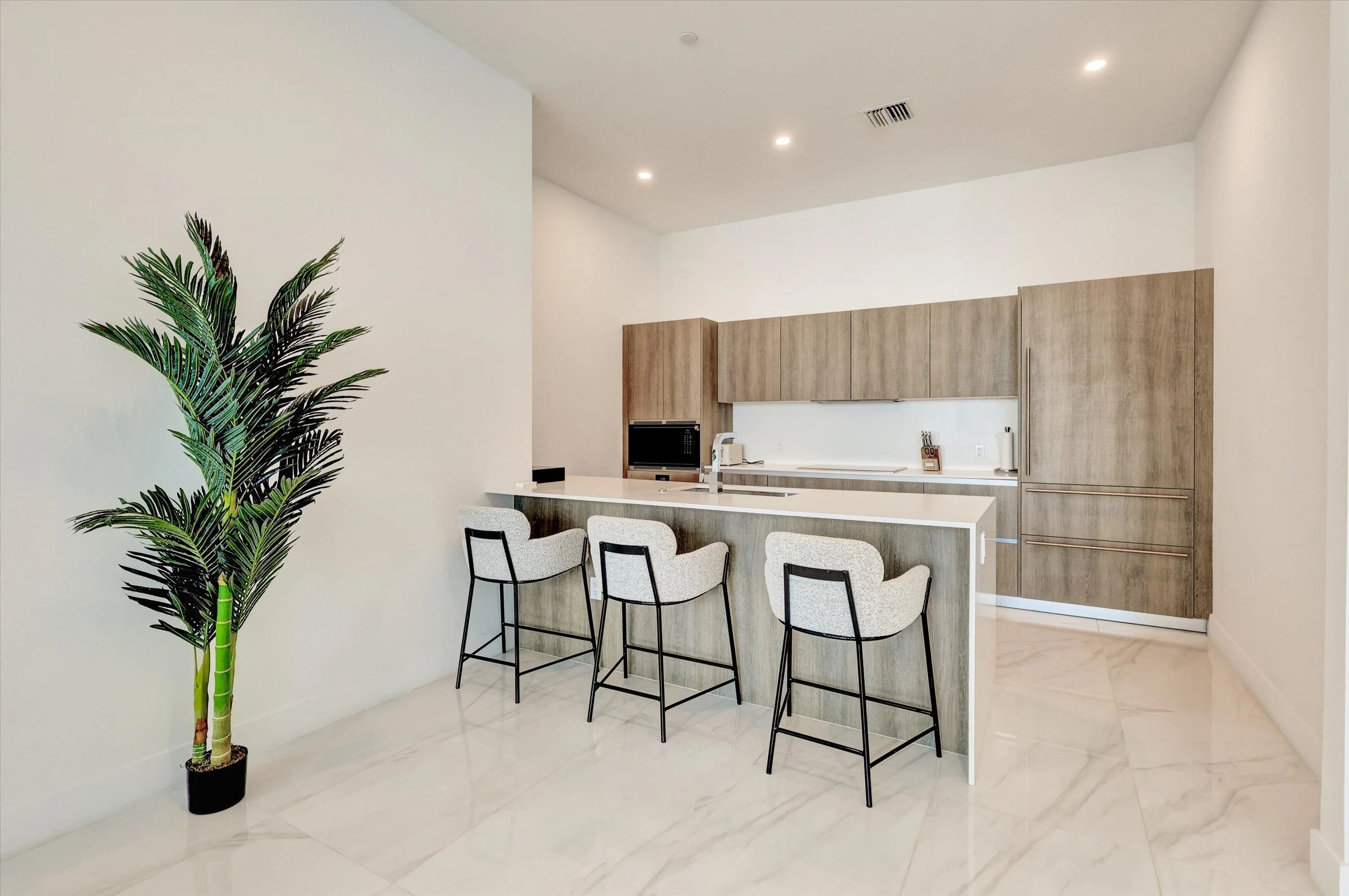 21-17550 Collins Ave-21.jpg