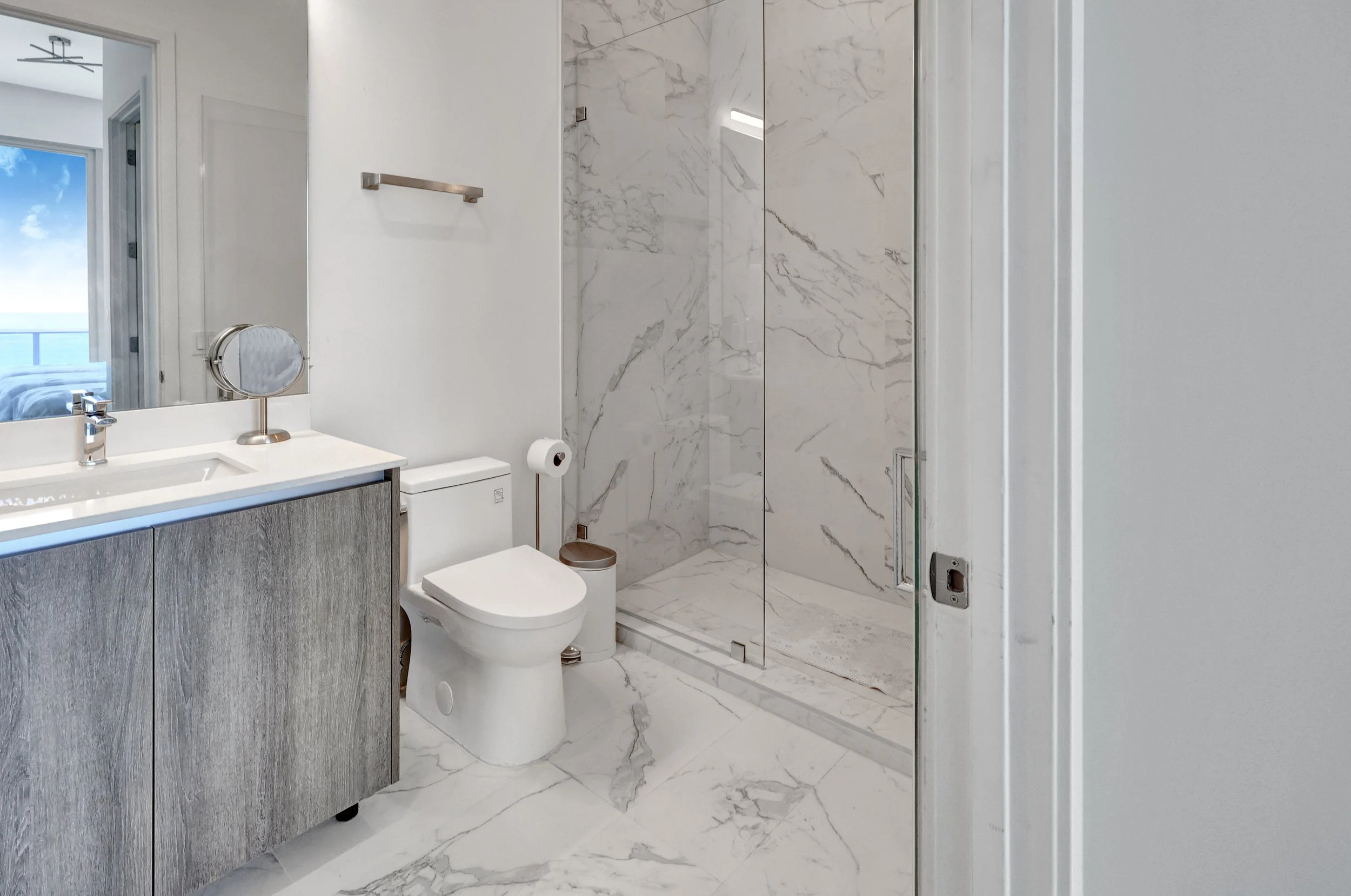 18-17550 Collins Ave-18.jpg