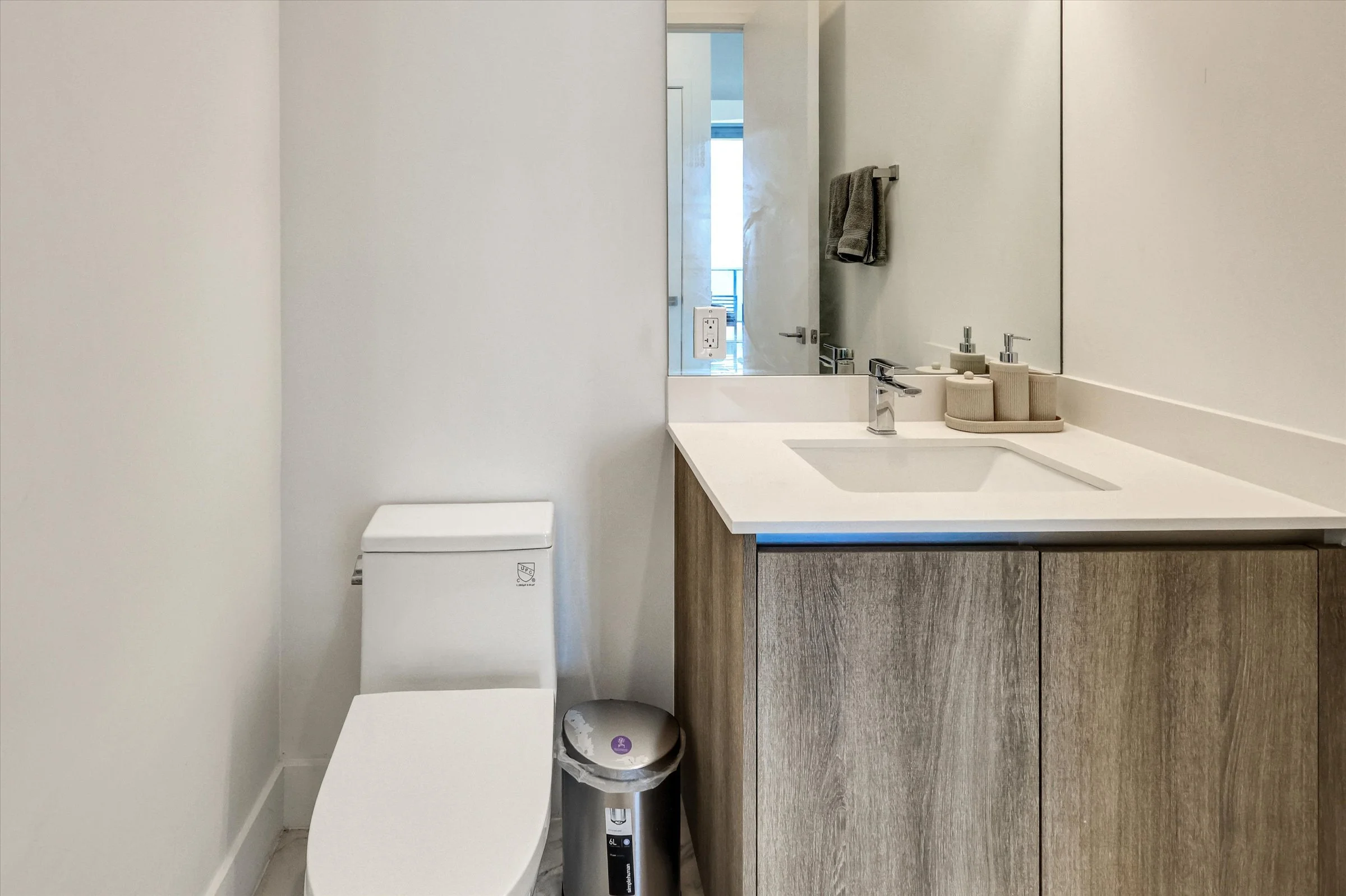 25-17550 Collins Ave-25.jpg