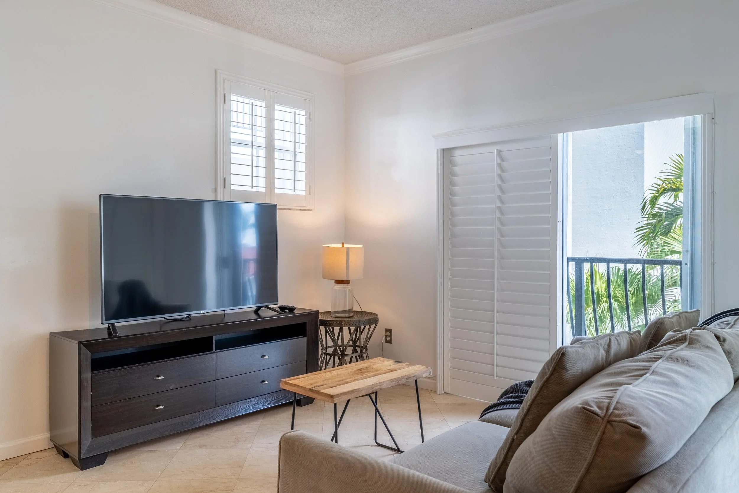 Living Room-3.jpg