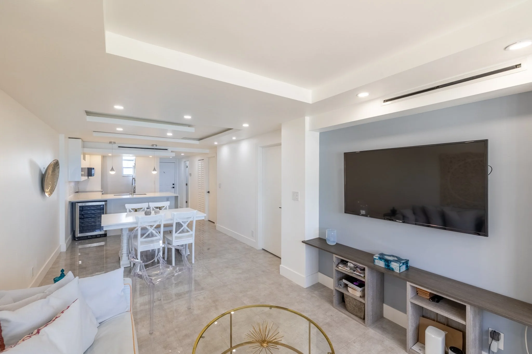 Living room-2.jpg
