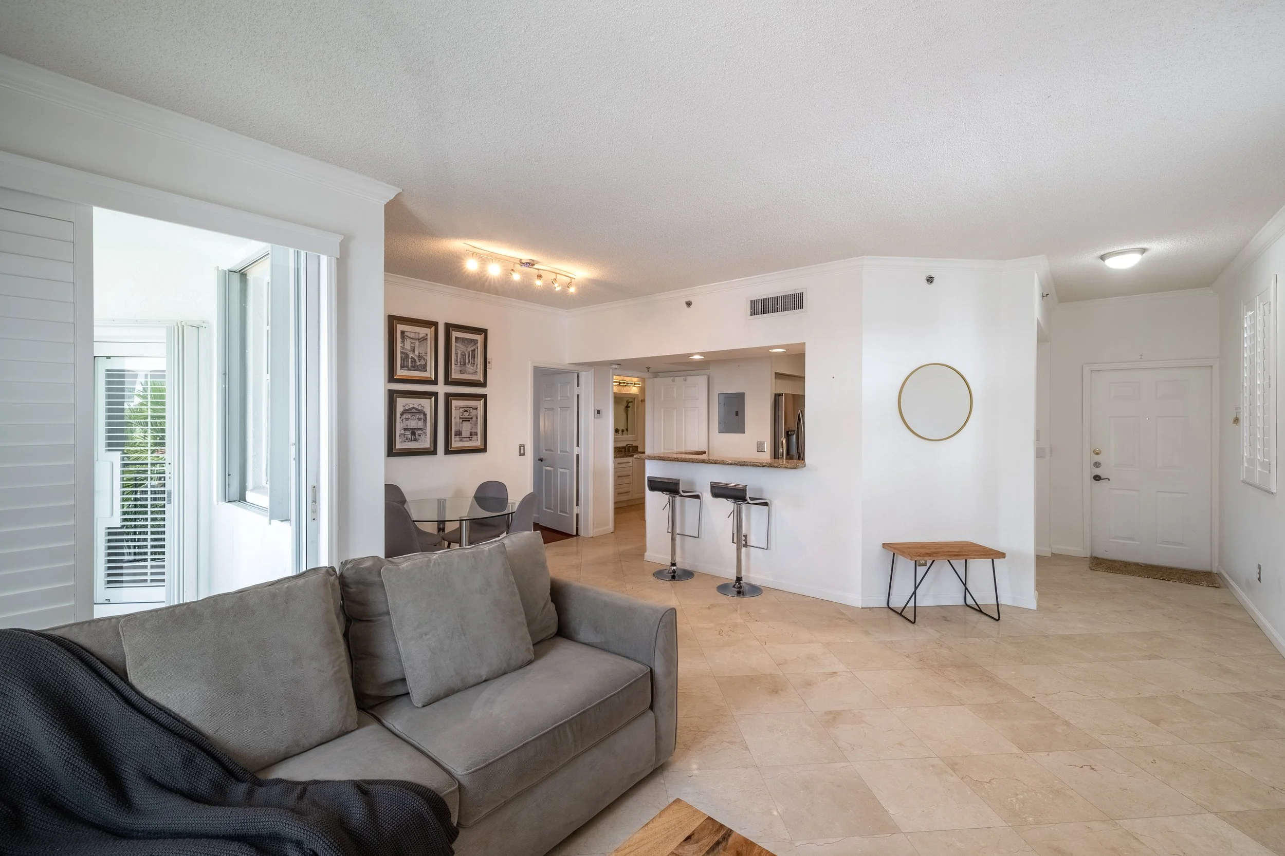 Living Room-2.jpg