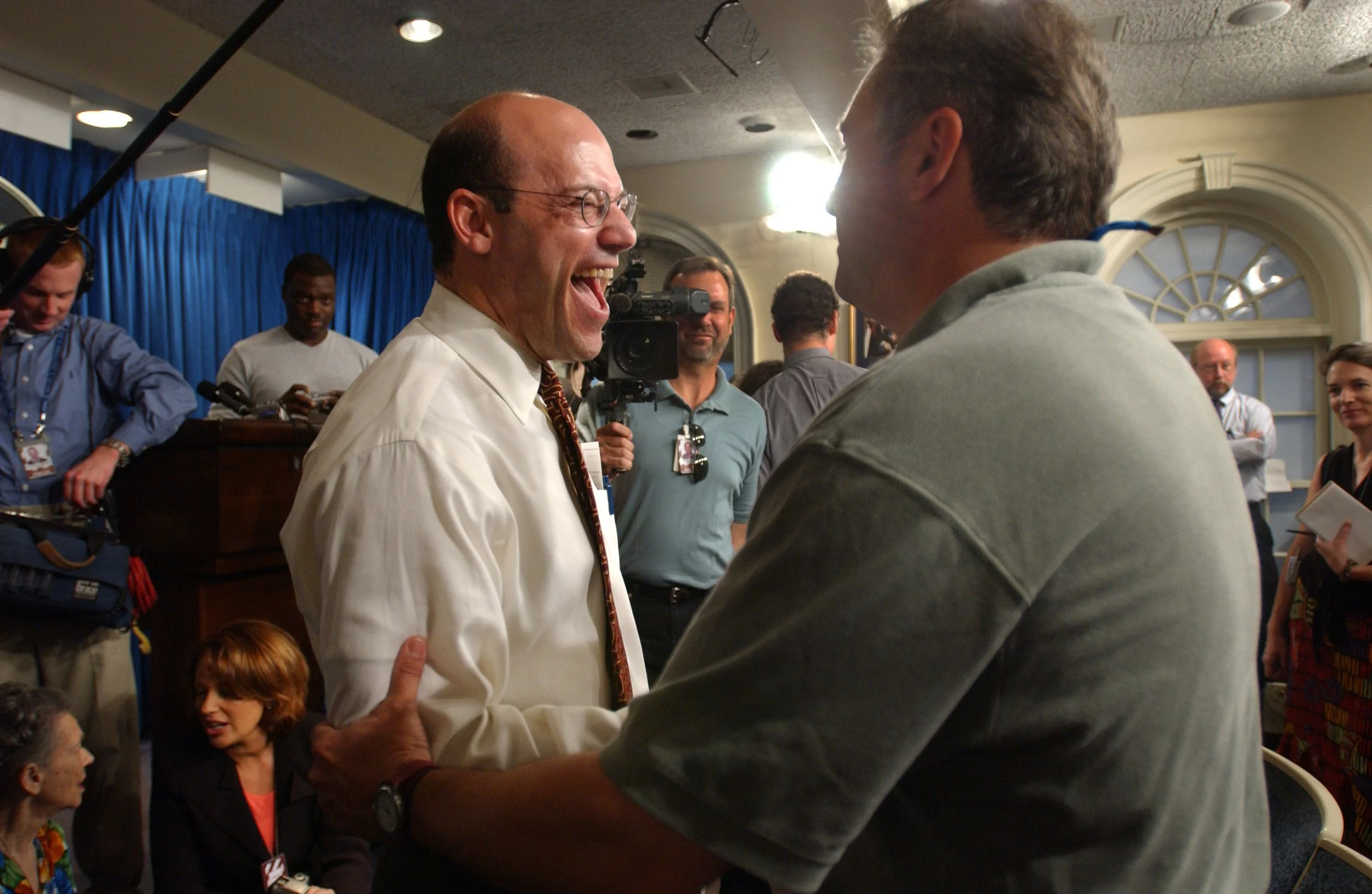 Press Secretary Ari Shapiro gets a round of applause and congratulations from the press corps in the White House breifing room after announcing his retirement.