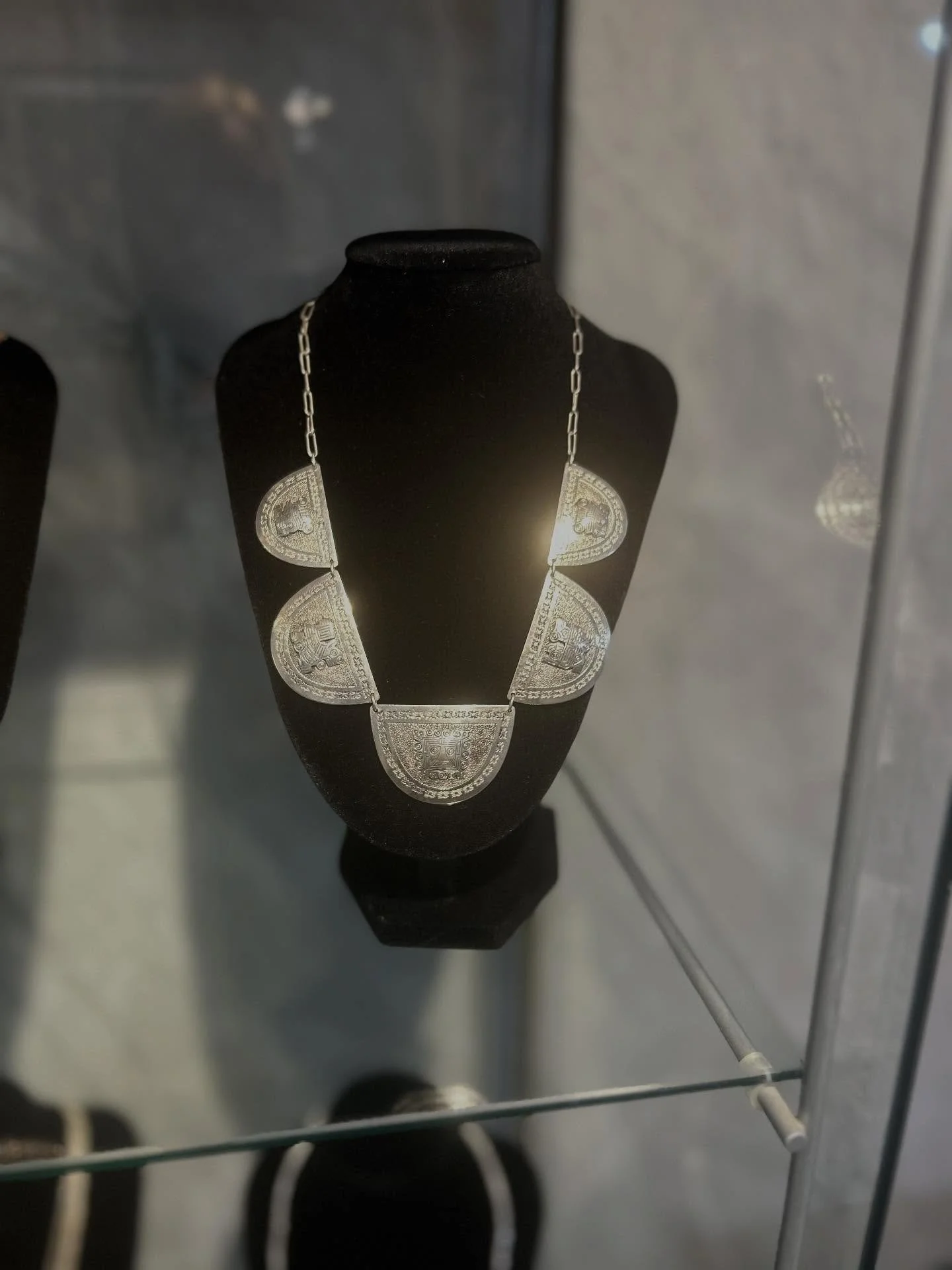 New Silver Necklaces In ❤️ 

#ivygoldexchange #preloved #beautiful #classsic #silver #ivybridge #forestreet #jewellers