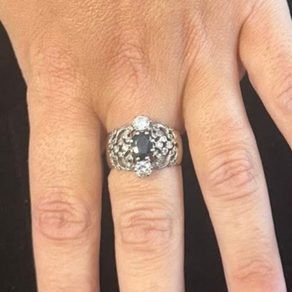 A small selection of some of our rings and bracelets

#ivygoldexchange #newshop #ivybridge #webuyandsellgold #freevaluations #bestprices #extraforlocals #comeandtryon #vintage #gold #silver #treatyourself