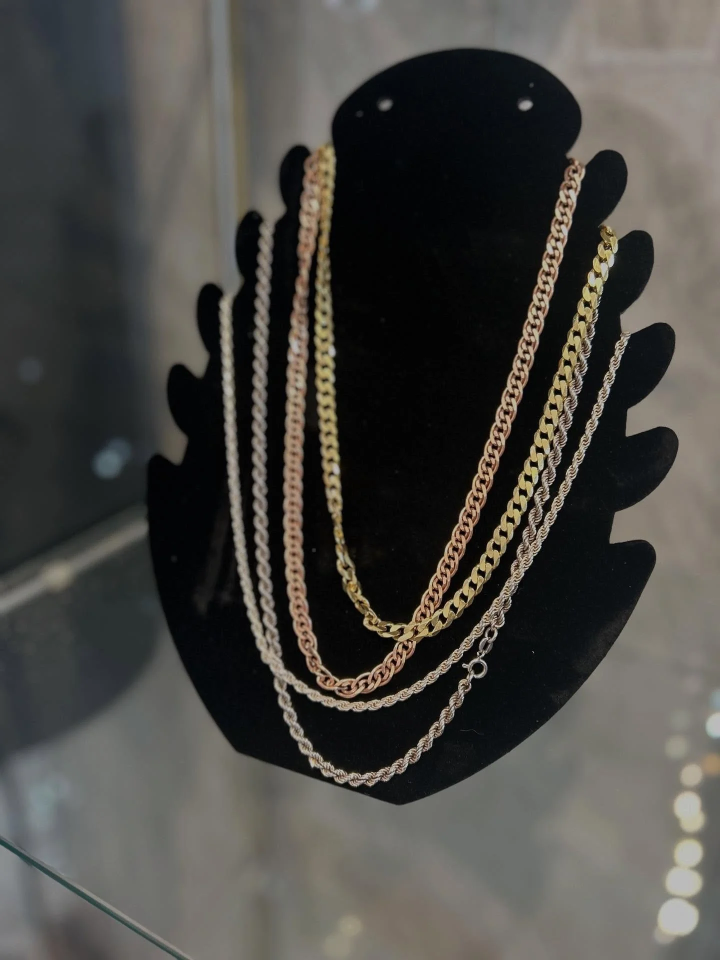 Sneaky Peak 

#gold #ivygoldexchange #ivybridge #shopnowopen #preloved #diamonds #silver #jewellery #rings #necklaces #bracelets #webuygold #vintage #comeseeus
