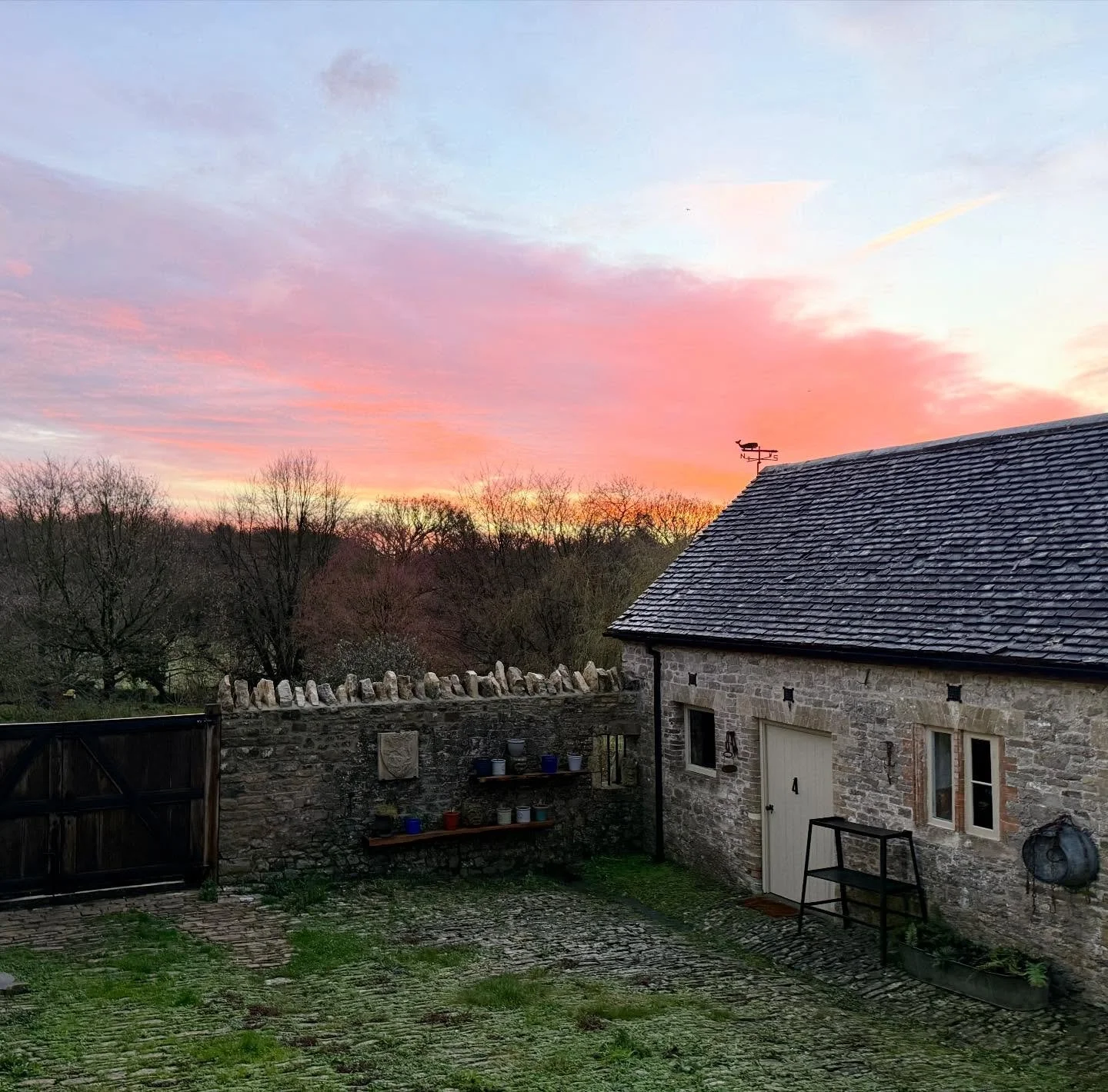 A glorious dawn at The Old Vicarage here in the Mendip Hills of Leigh-on-Mendip &mdash; one of those skies you simply can&rsquo;t ignore. I ended up sprinting back into the house to grab my phone before it vanished. A true shepherd&rsquo;s warning to