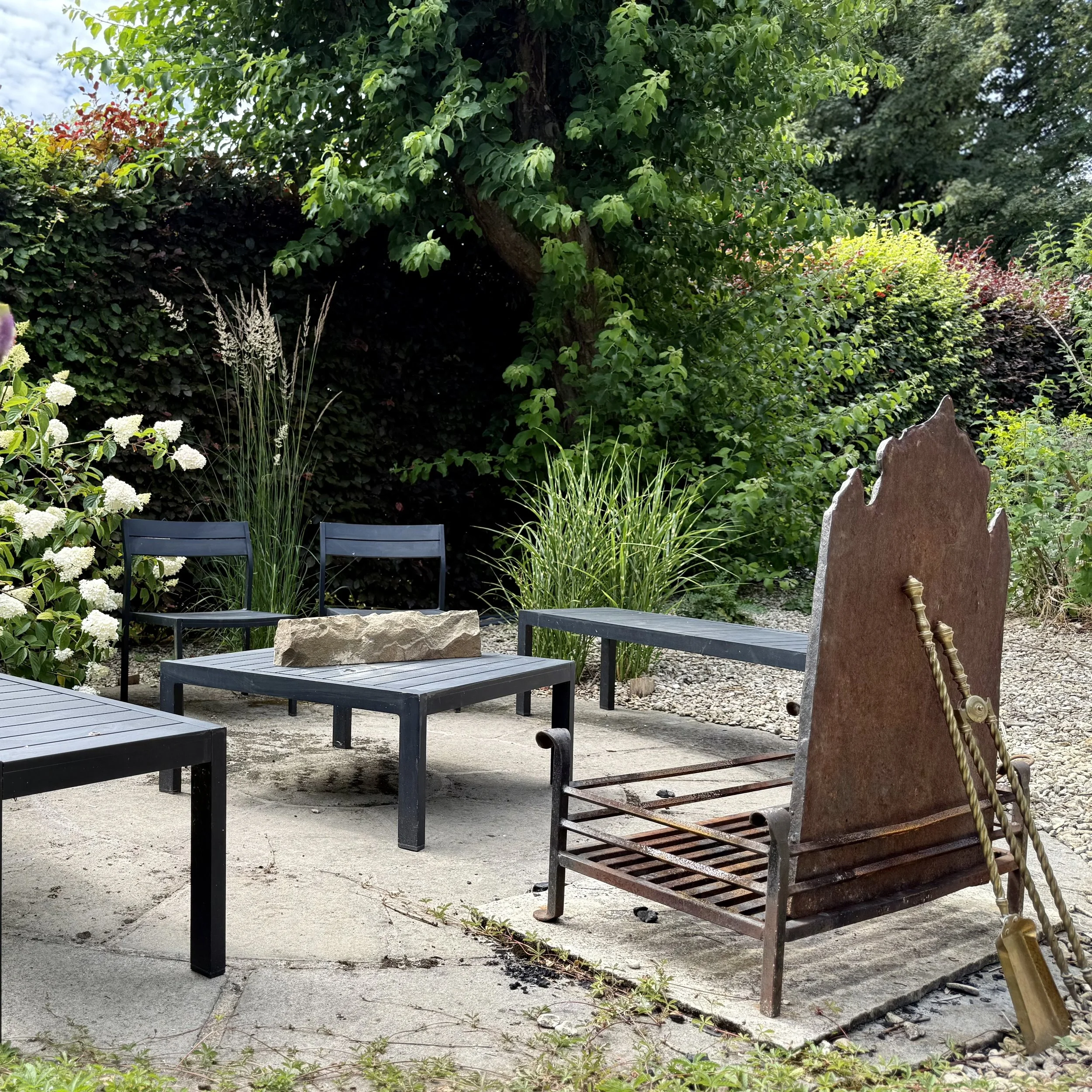 Outside fire area in gravel garden Asterion and Co.jpeg