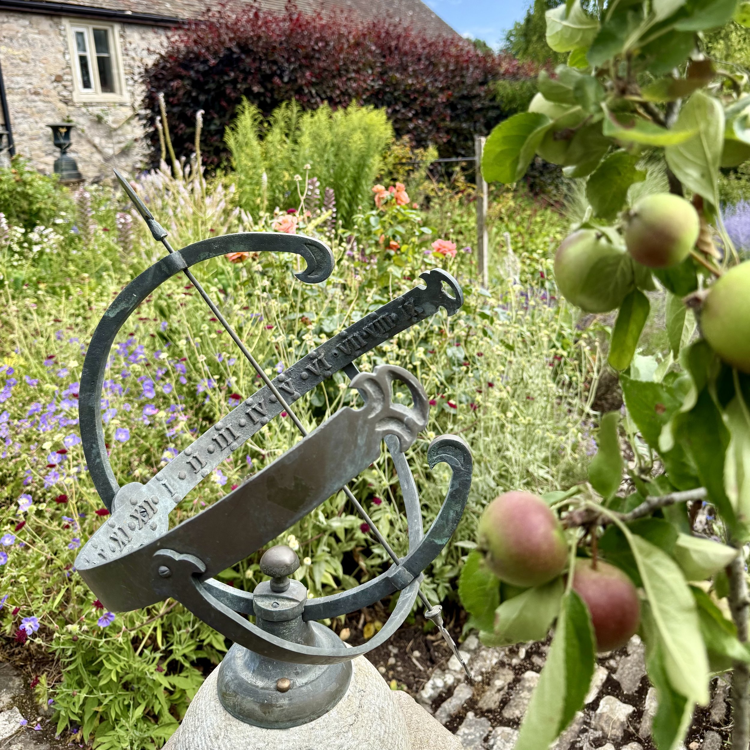 Sundial Asterion and Co.jpeg