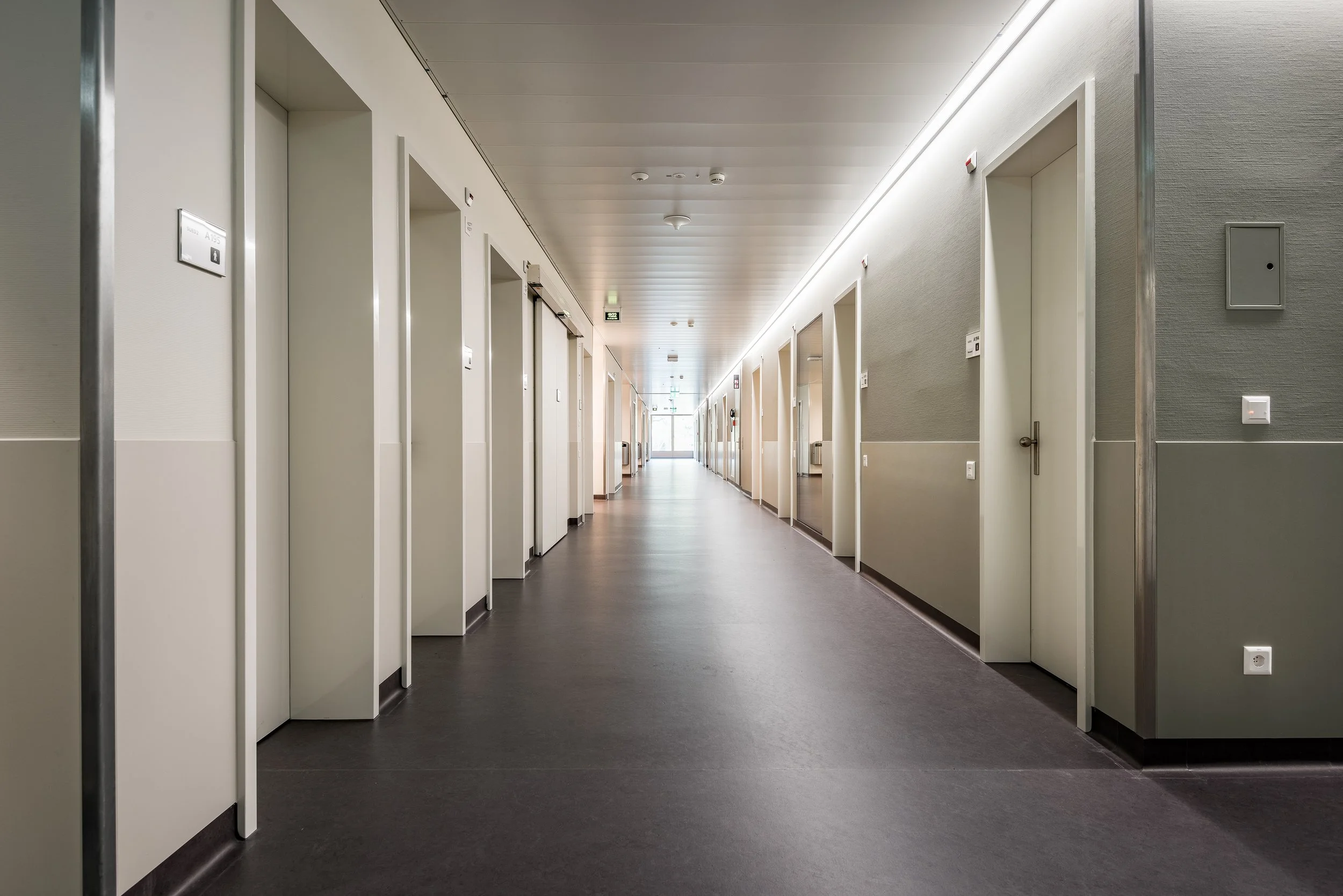 Hôpital universitaire de Zurich_Établissements de santé en Suisse_med-design_Aménagement intérieur de Pendt (13).jpg