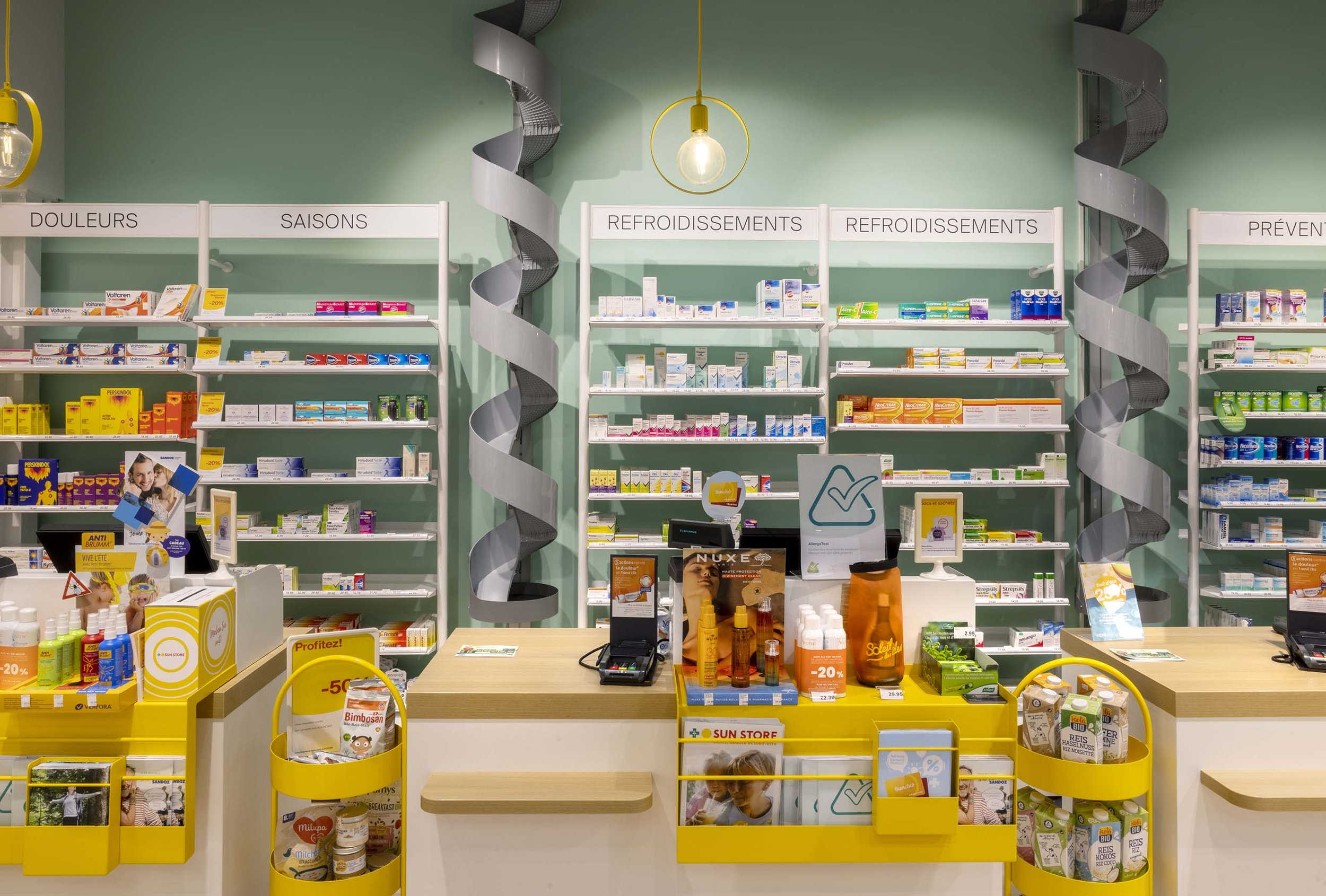 Bida_Sunstar_La Chaux-de-Fonds Eplatures_agencement-pharmacie (20).jpg