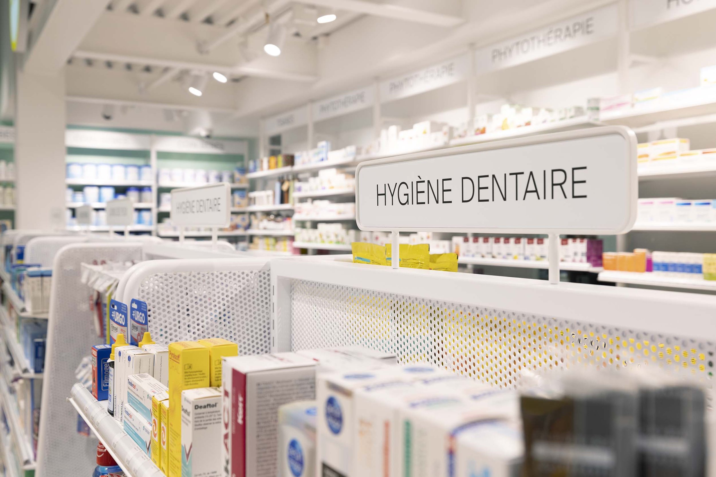 Bida_Sunstar_La Chaux-de-Fonds Eplatures_agencement-pharmacie (14).jpg