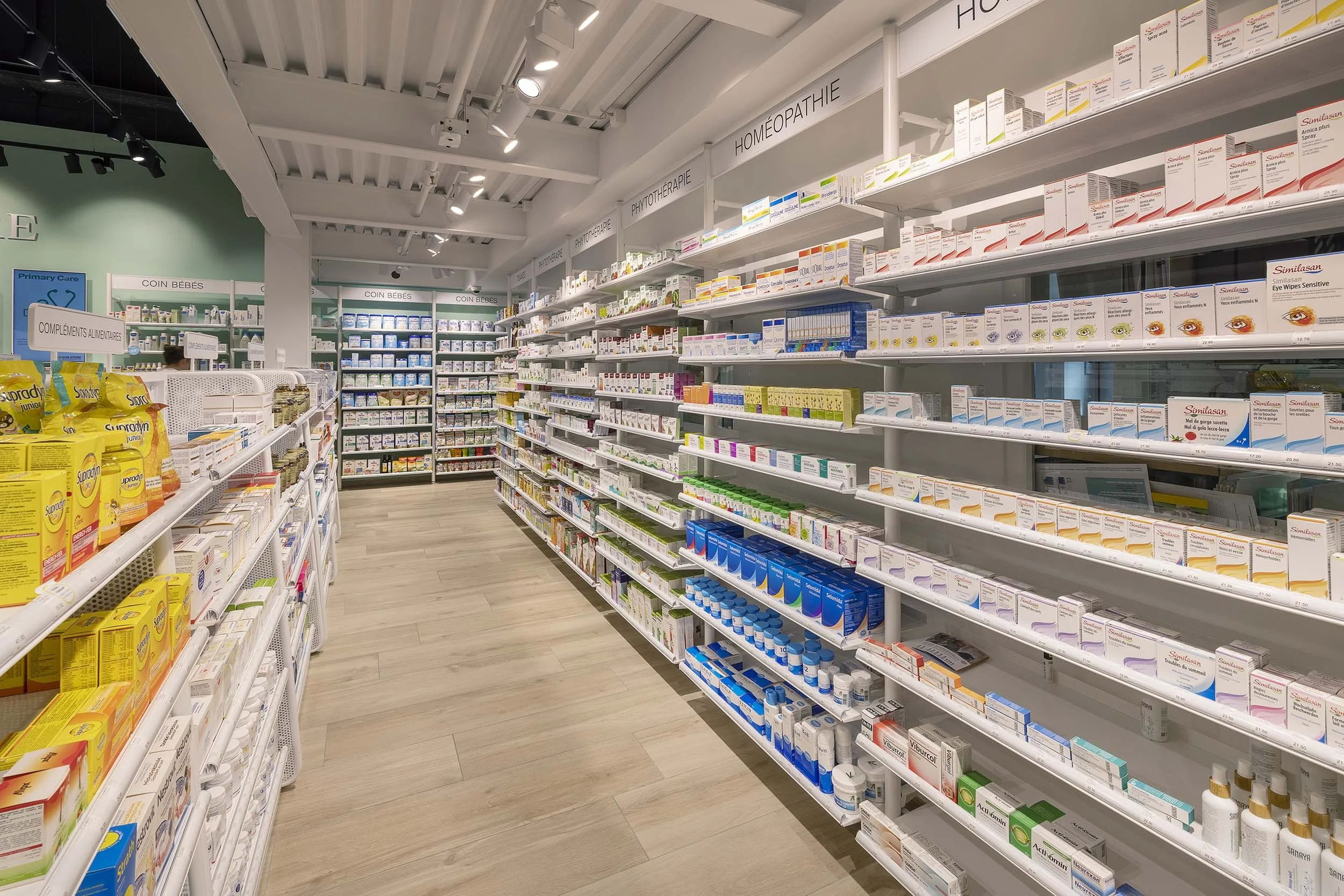 Bida_Sunstar_La Chaux-de-Fonds Eplatures_agencement-pharmacie (11).jpg
