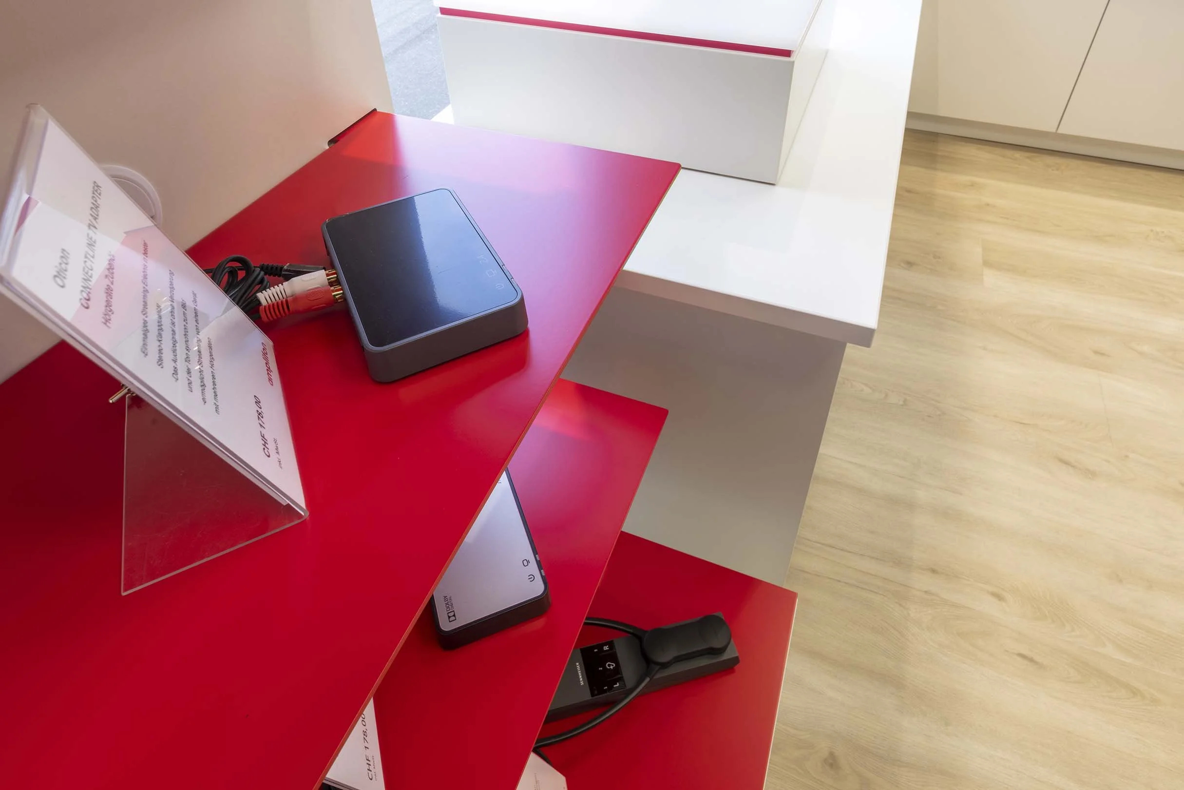 Amplifon - med-design.ch : aménagement de magasins, aménagement intérieur, secteur de la santé, Suisse