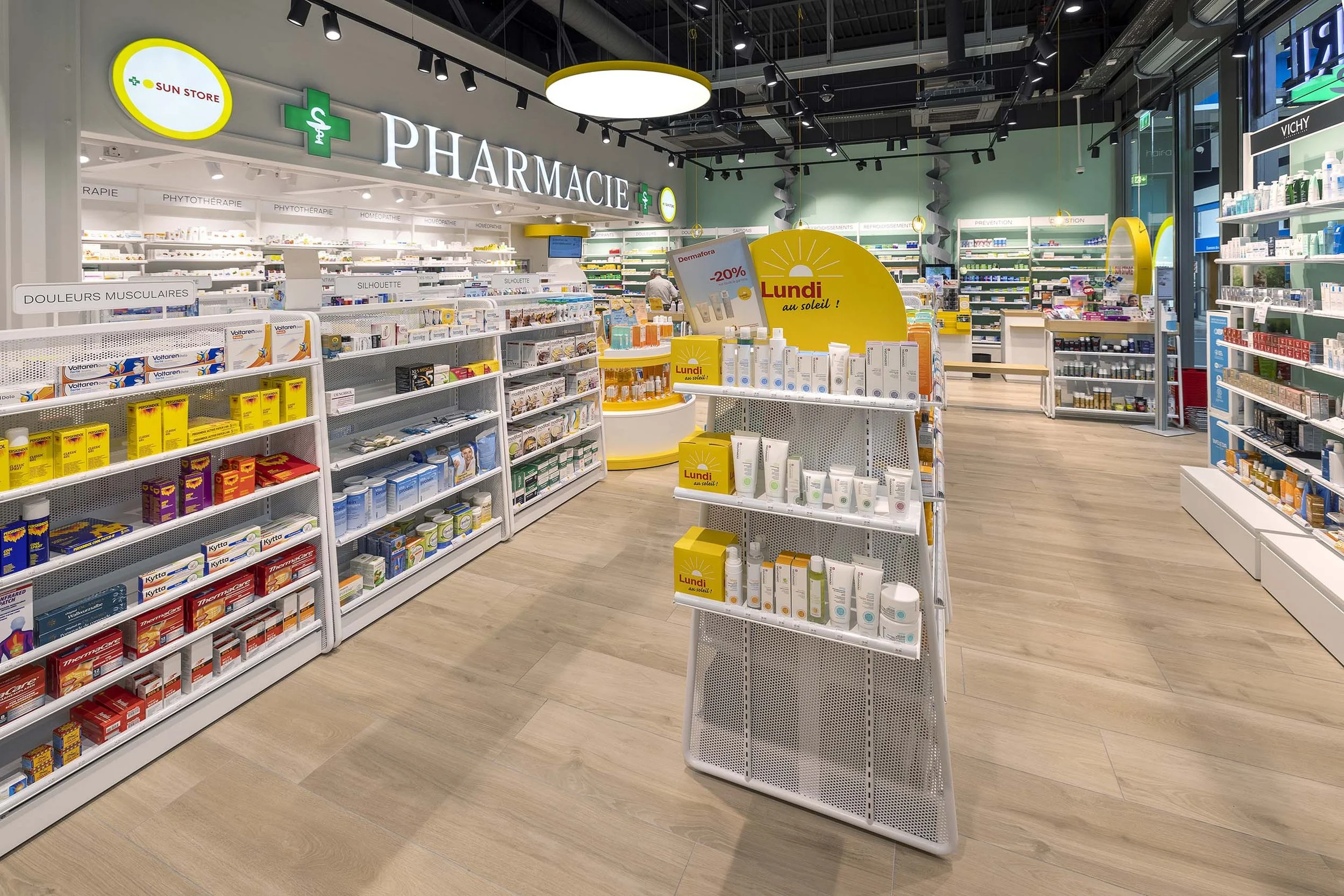 Bida_Sunstar_La Chaux-de-Fonds Eplatures_agencement-pharmacie (10).jpg