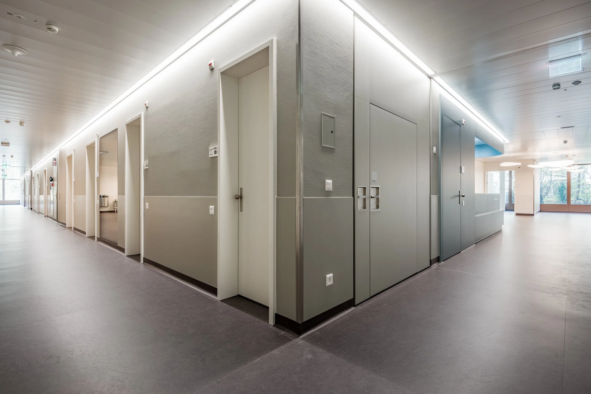 Hôpital universitaire de Zurich_Établissements de santé en Suisse_med-design_Aménagement intérieur de Pendt (11).jpg