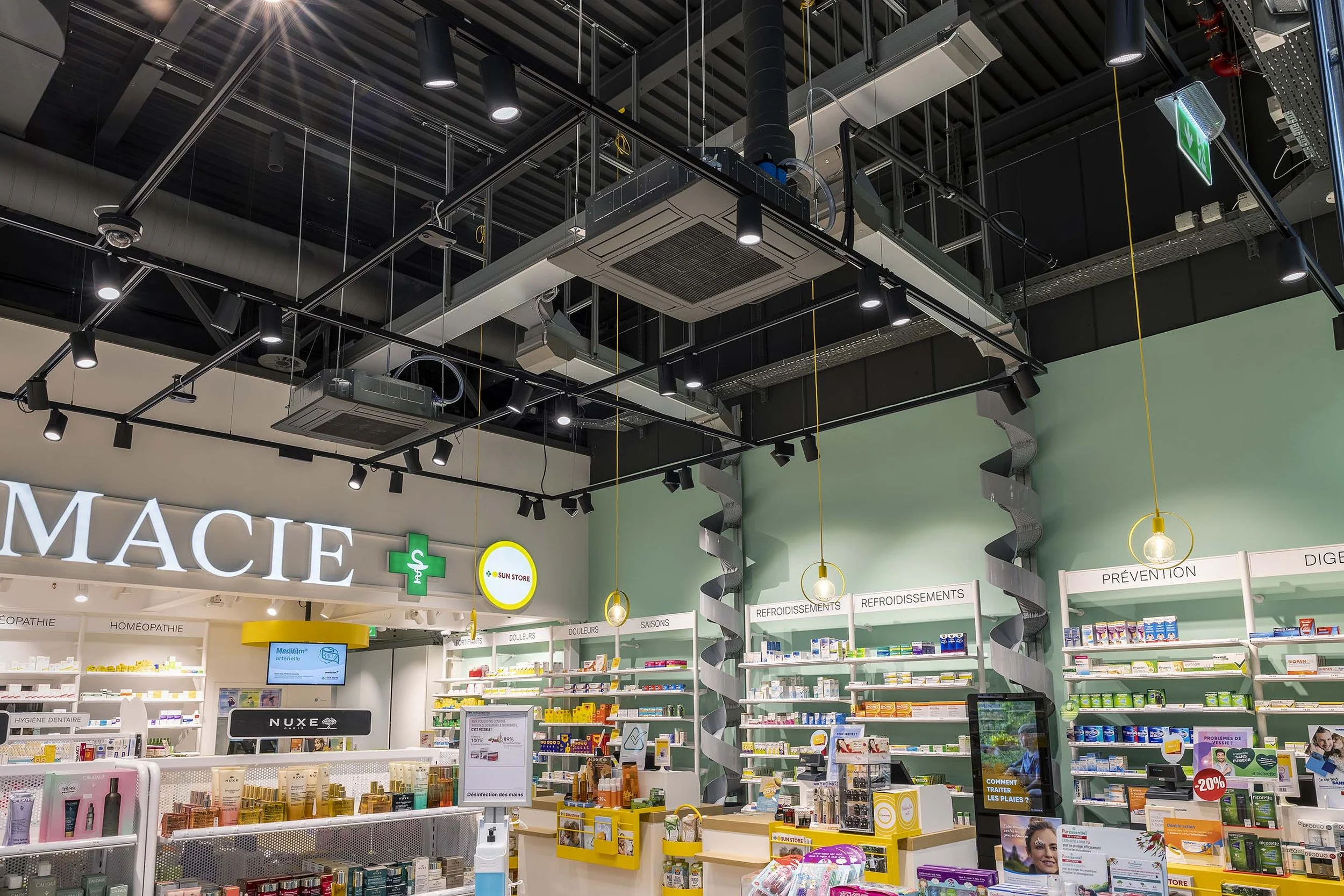 Bida_Sunstar_La Chaux-de-Fonds Eplatures_agencement-pharmacie (19).jpg