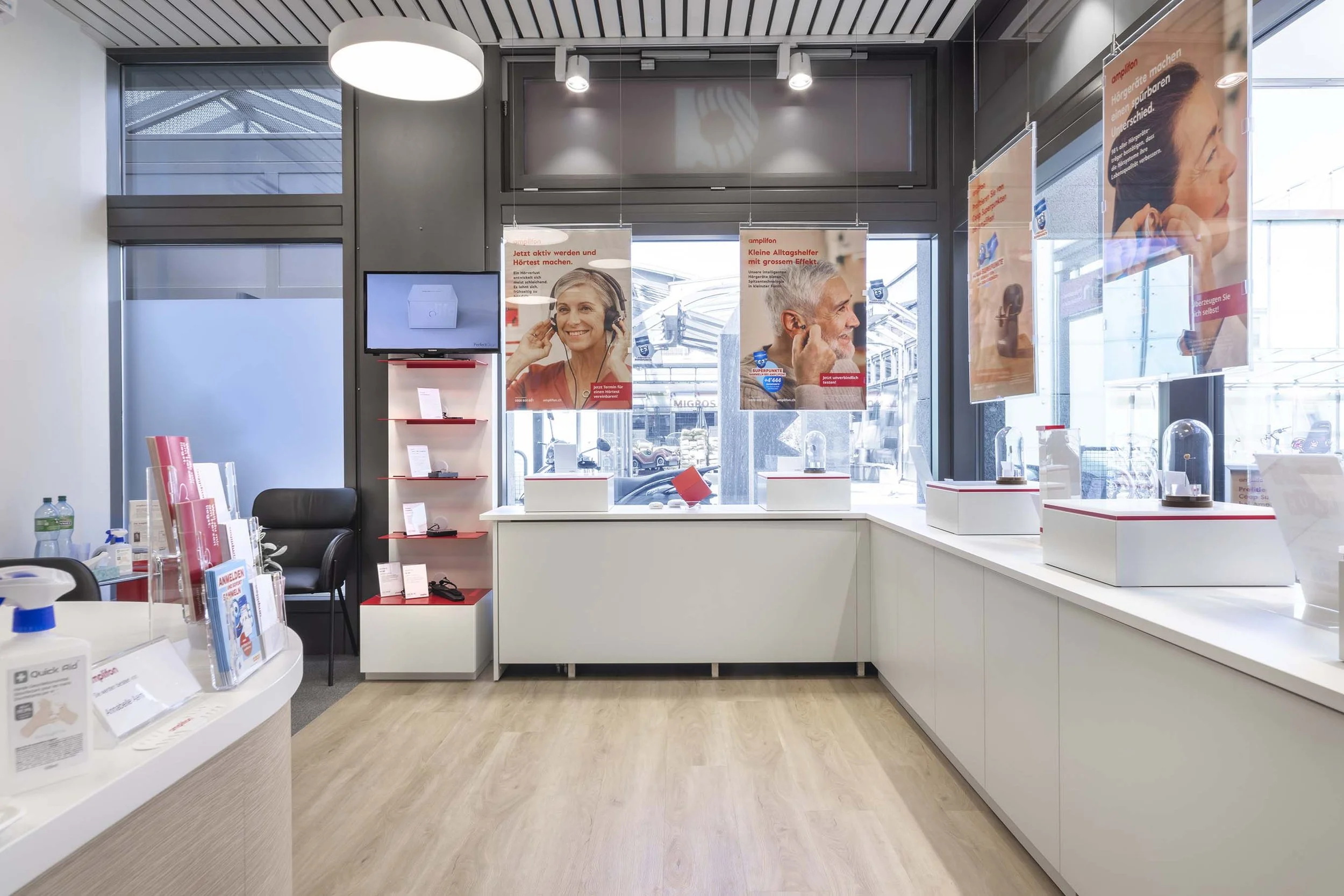 Amplifon - med-design.ch : aménagement de magasins, aménagement intérieur, secteur de la santé, Suisse