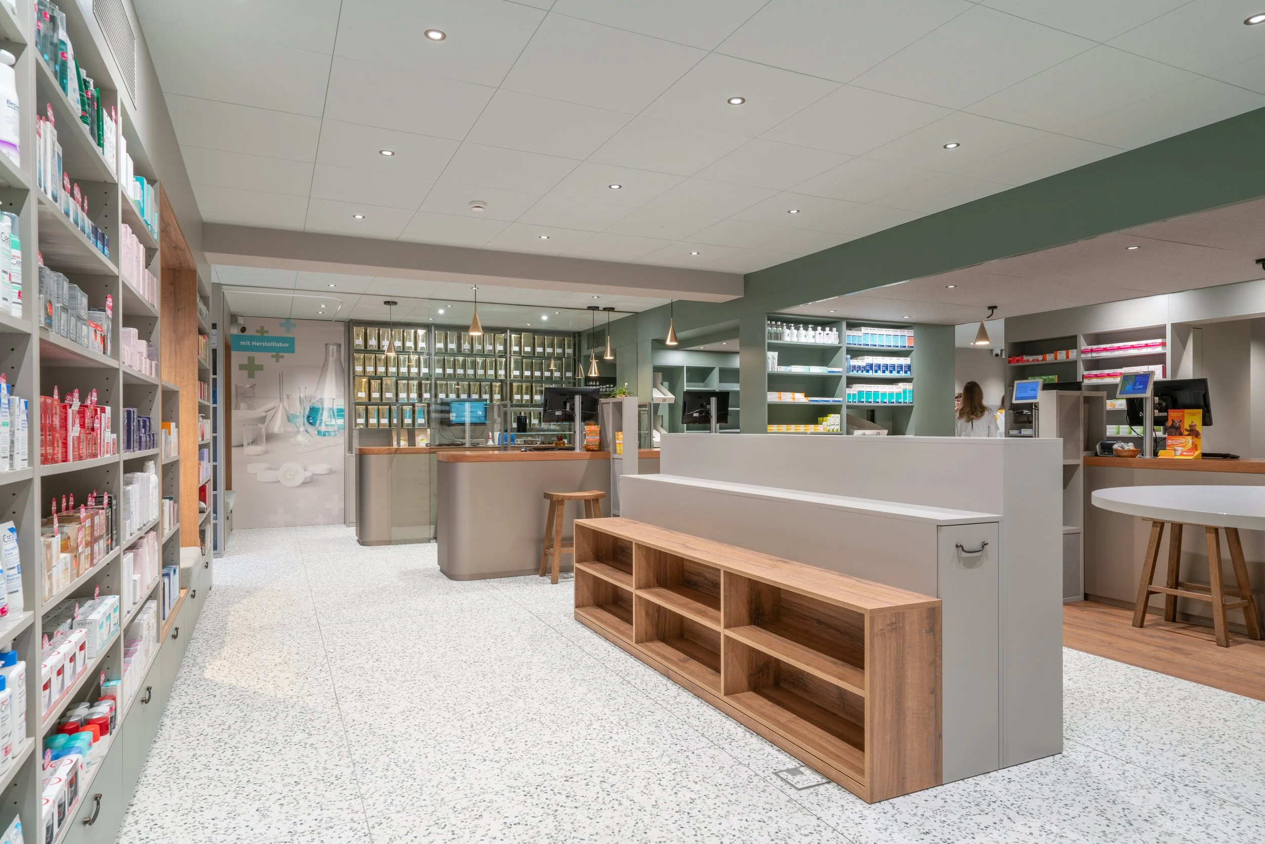 Apotheke_Gränichen_Innenarchitektur_Bolliger Ladenbau (11).jpg