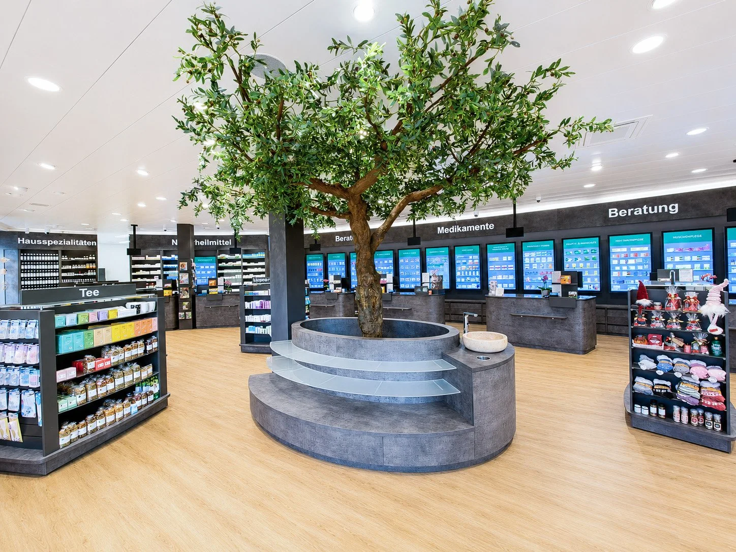 Seetal Apotheke Seon_Umbau Apotheke Schweiz_med-design_Bolliger Ladenbau (4).jpg