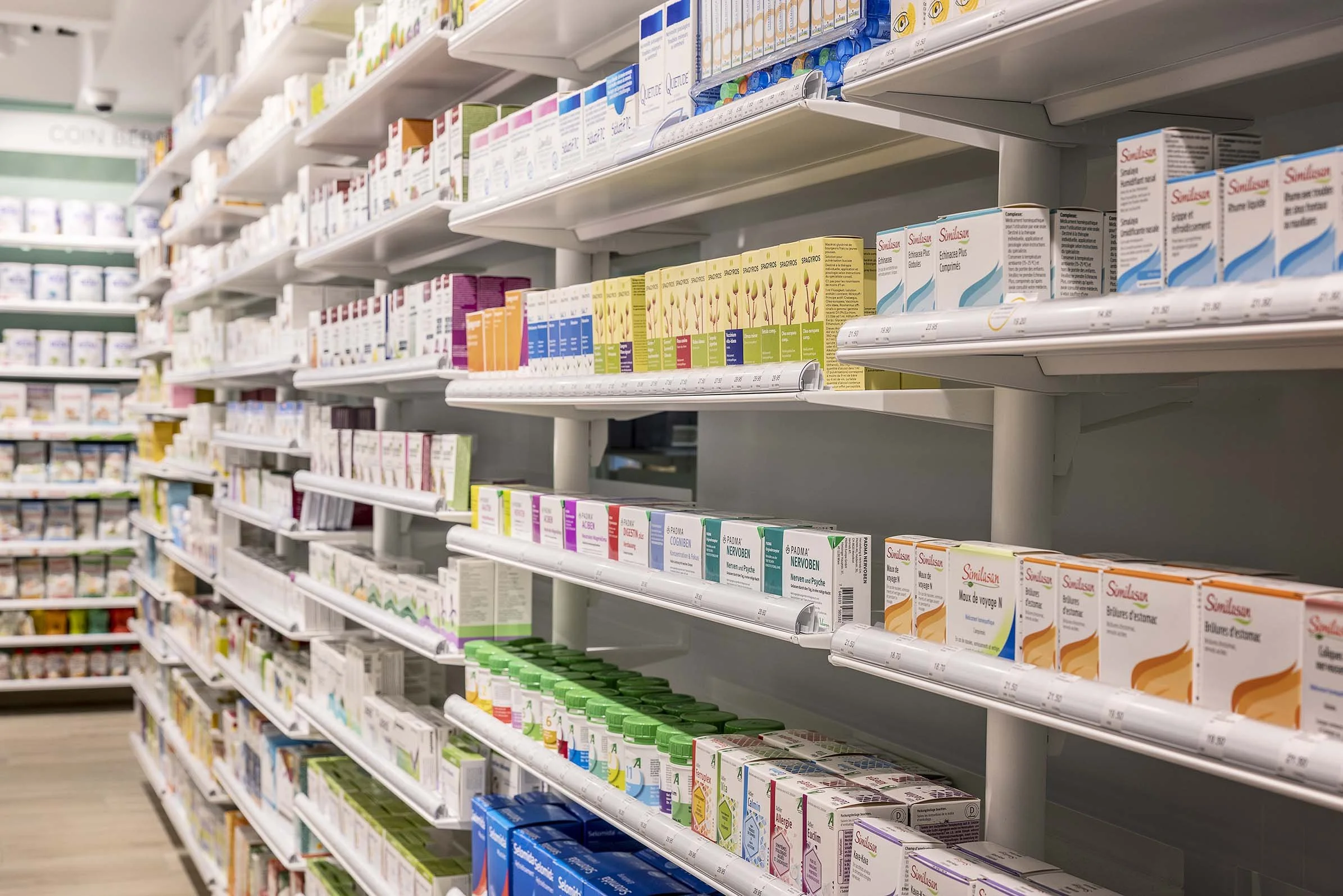 Bida_Sunstar_La Chaux-de-Fonds Eplatures_agencement-pharmacie (15).jpg