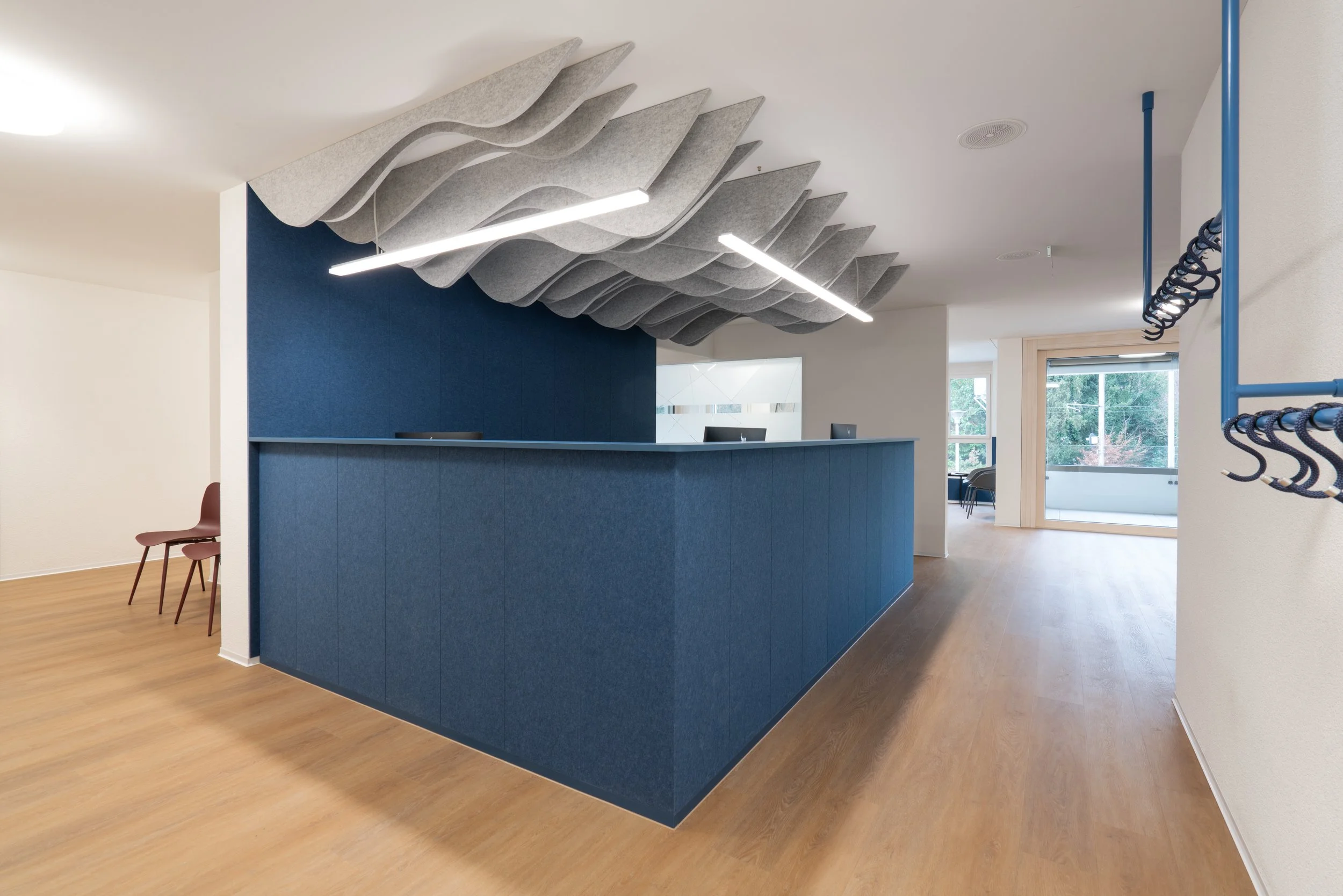 Cabinet de groupe_Seon_Cabinet_Aménagement intérieur_Bolliger Ladenbau (10).jpg