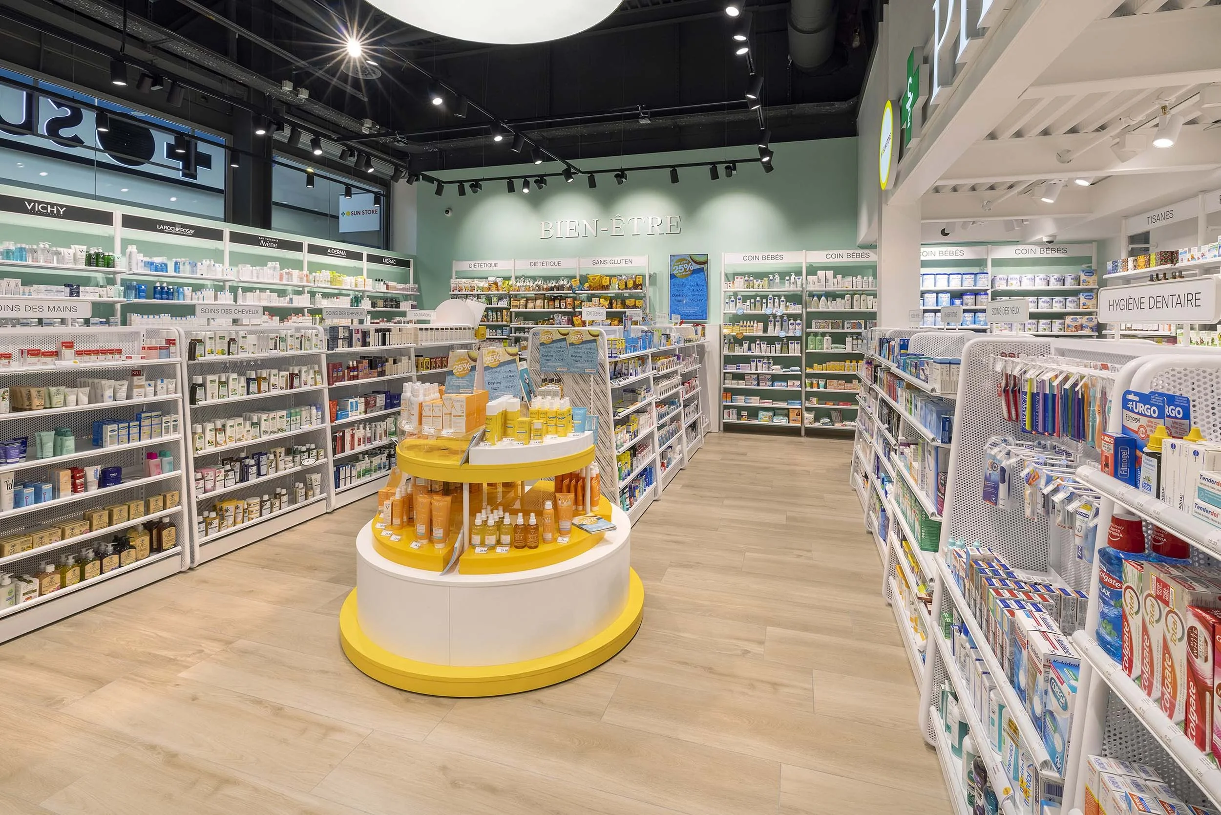 Bida_Sunstar_La Chaux-de-Fonds Eplatures_agencement-pharmacie (5).jpg