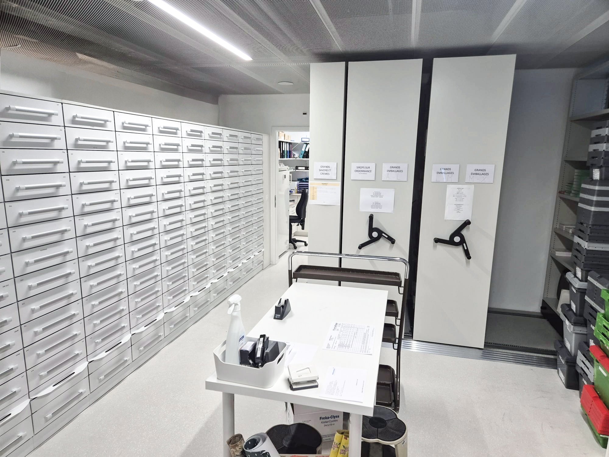 Agencement pharmacie suisse - Pharmacie petit-saconnex