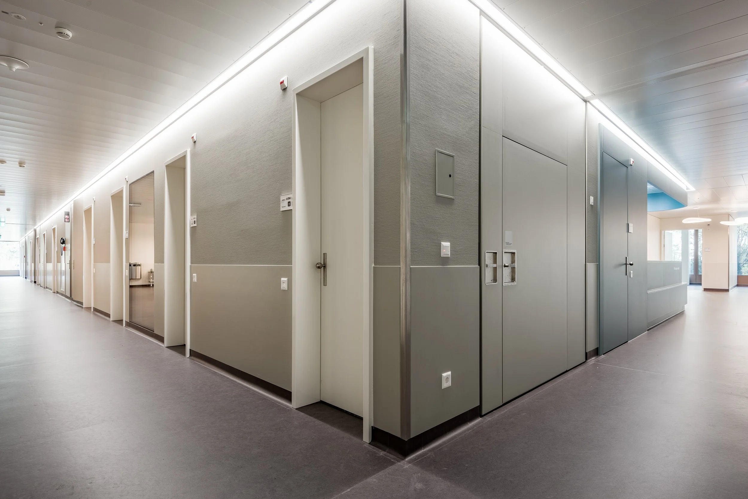 Hôpital universitaire de Zurich_Établissements de santé en Suisse_med-design_Aménagement intérieur de Pendt (12).jpg