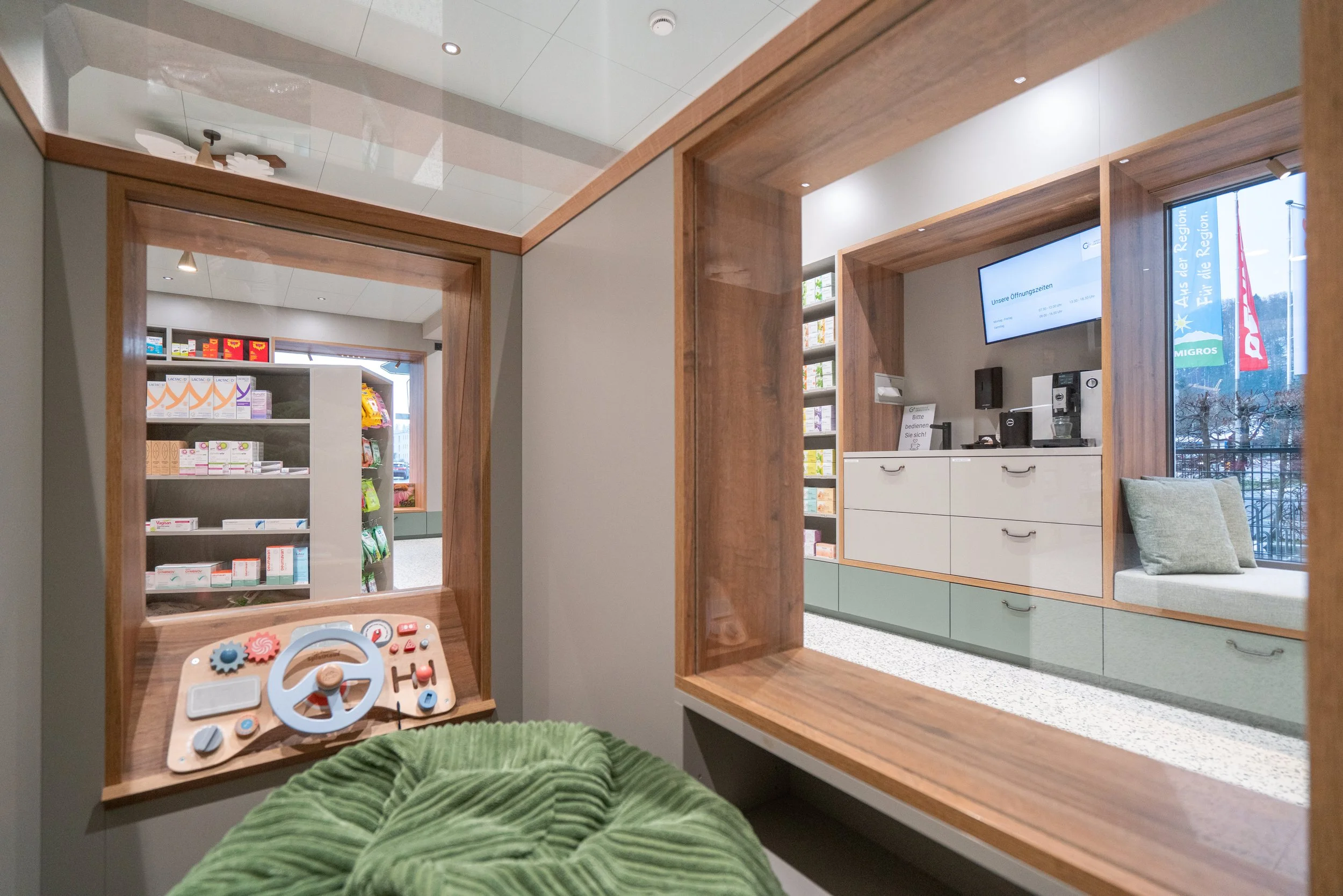 Apotheke_Gränichen_Innenarchitektur_Bolliger Ladenbau (12).jpg