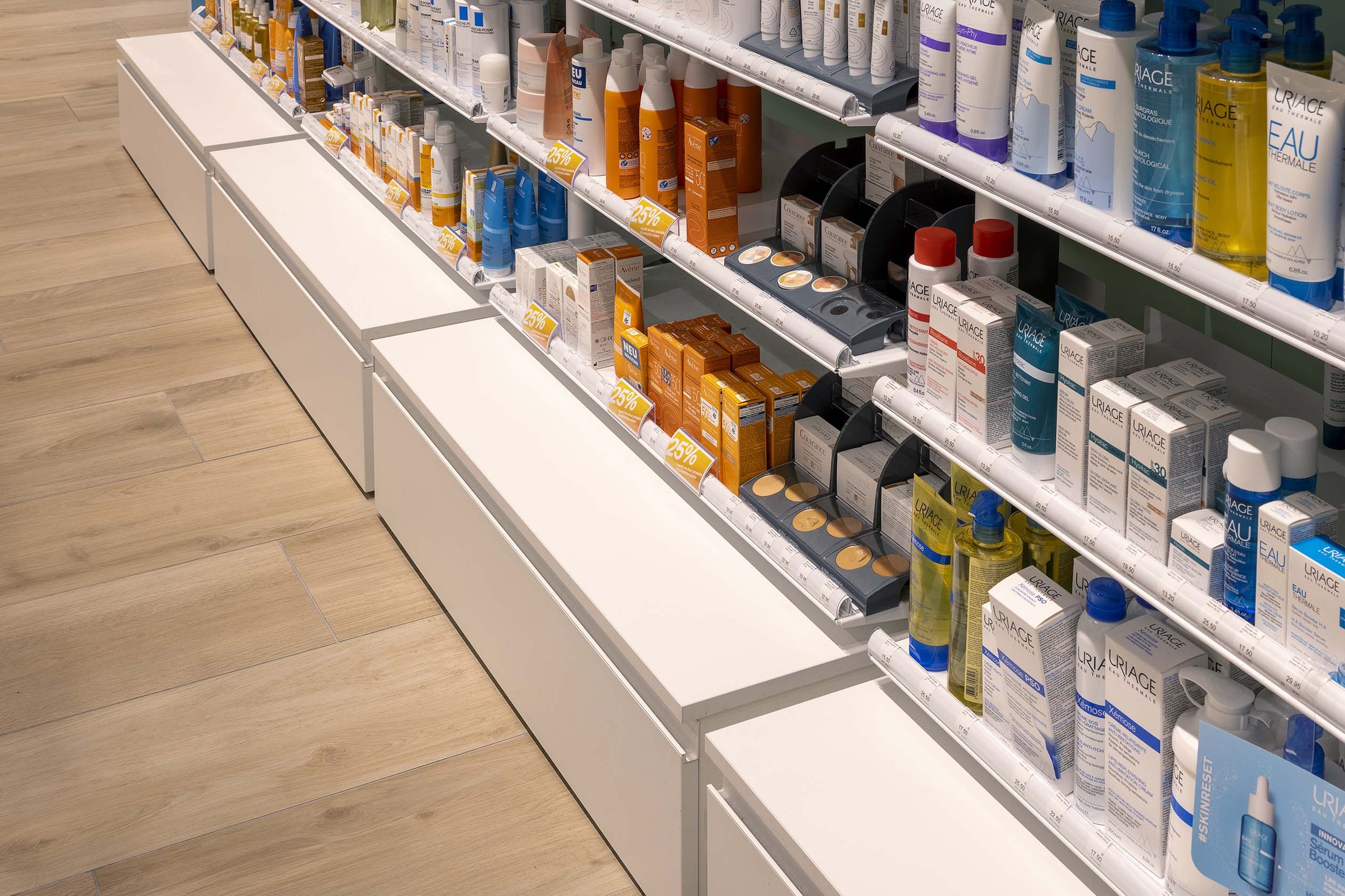 Bida_Sunstar_La Chaux-de-Fonds Eplatures_agencement-pharmacie (7).jpg