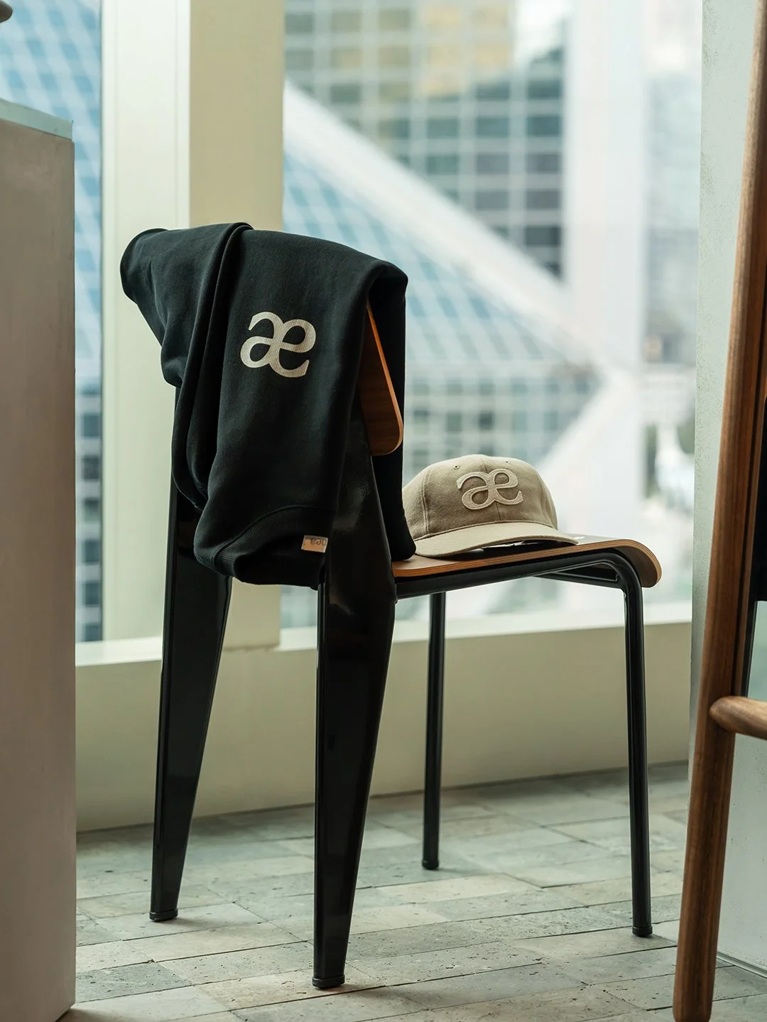 aeonea Sweater & Cap