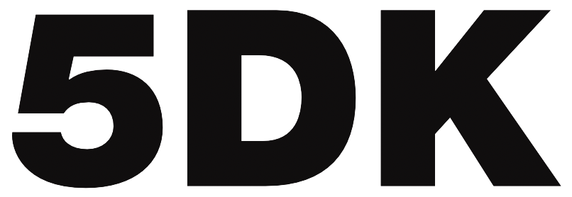 5DK. 5D-Konsulterna. 
Stort svart och vitt text med