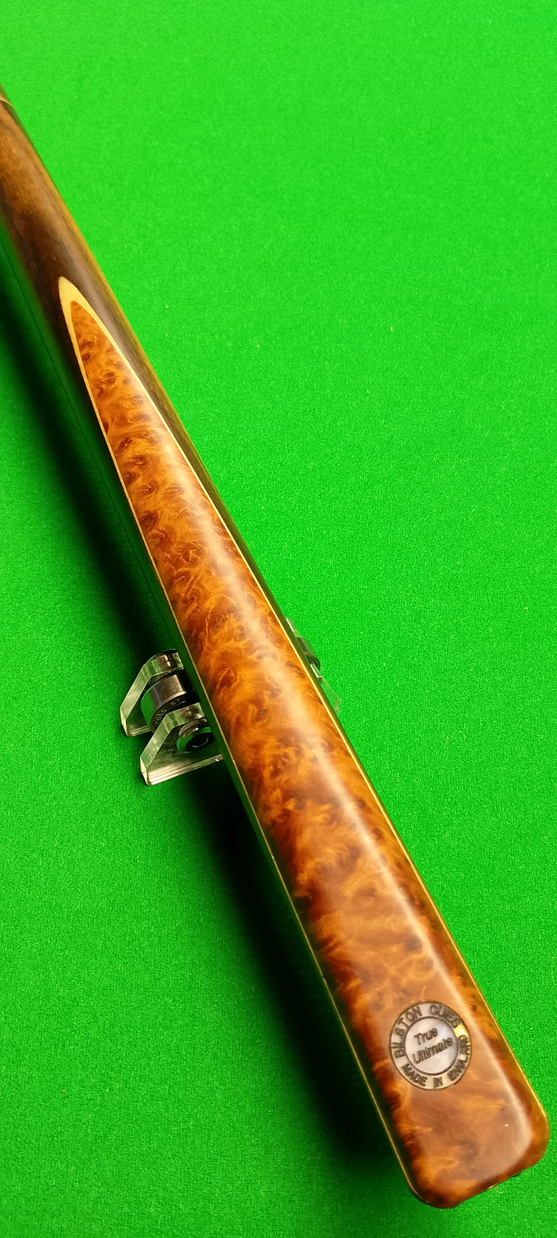 True Ultimate Bilston Cues, Thuya Burl (No.3)
