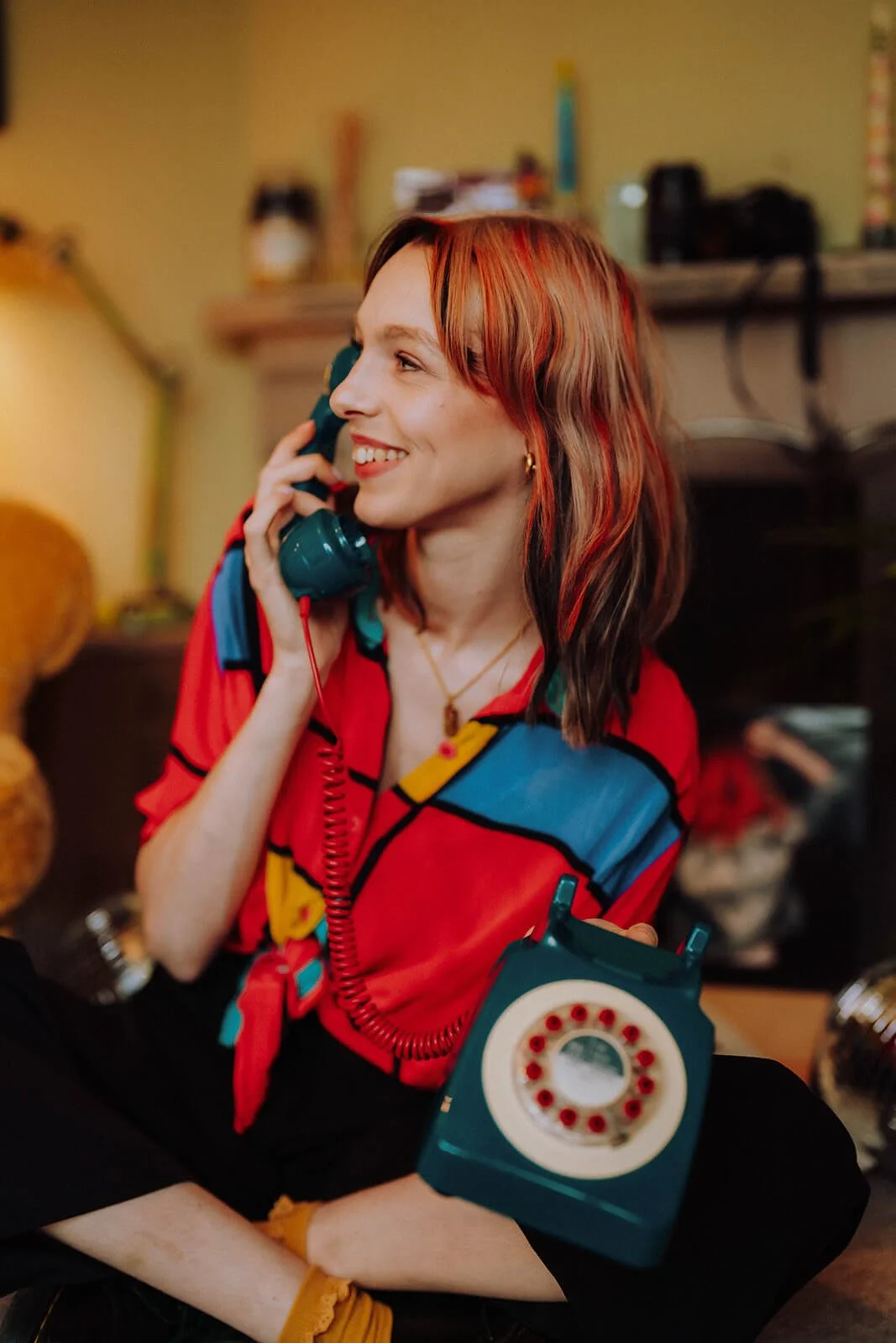 Amelle Acoustic Singer holding a retro telephone.