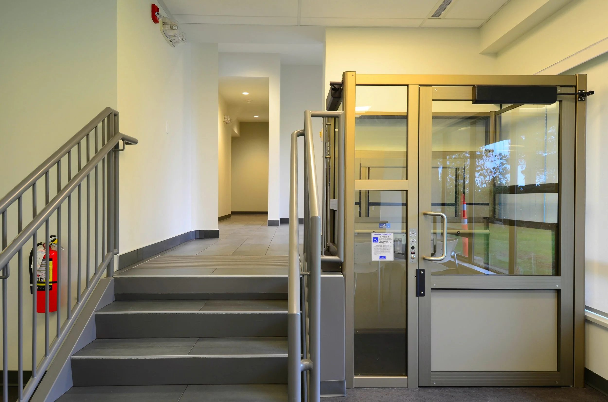 8BCH_DOSechelt160323_Lift&Stairs.jpg