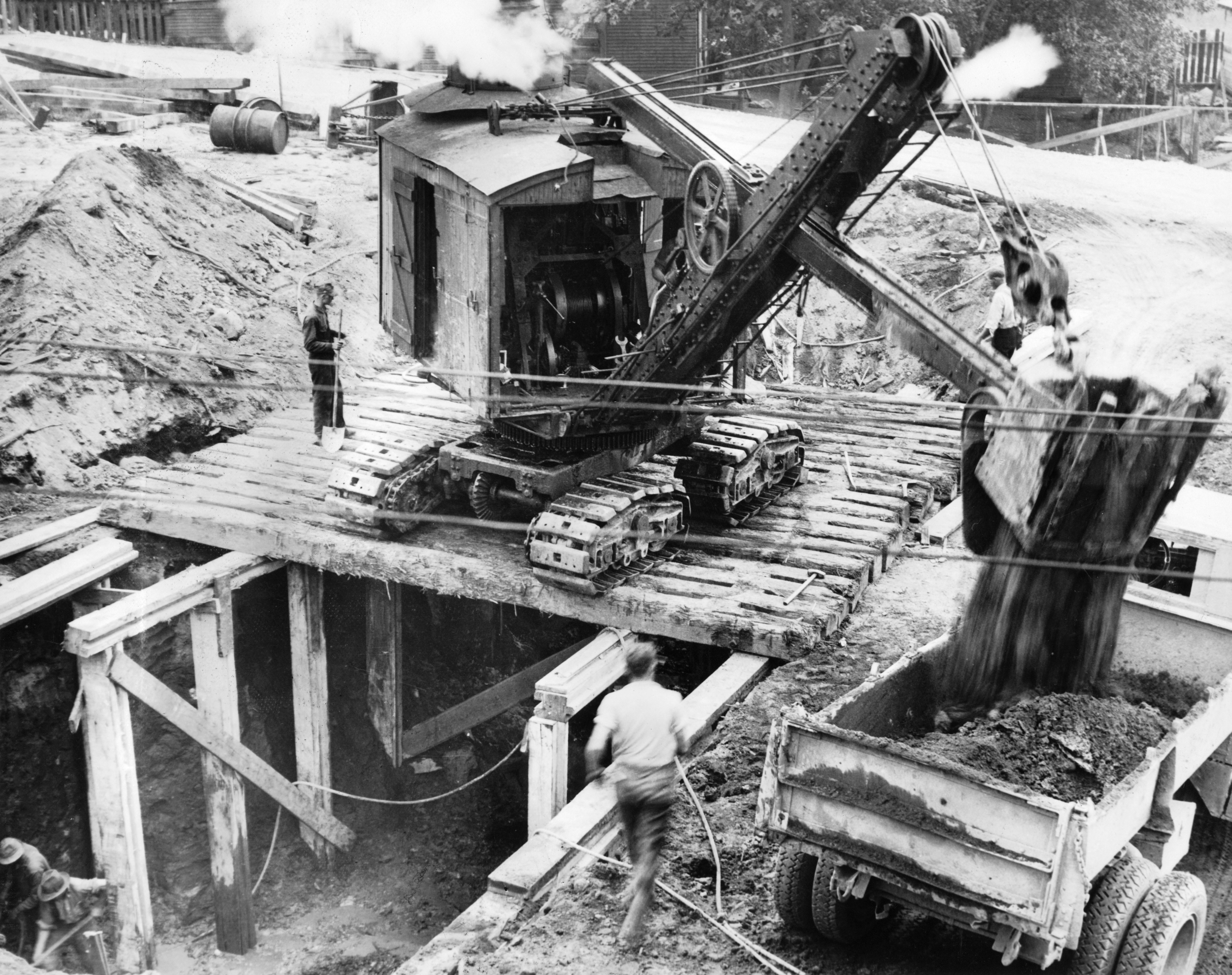 144 Steam shovel excavating Pier 6 Aug 7 1931.png