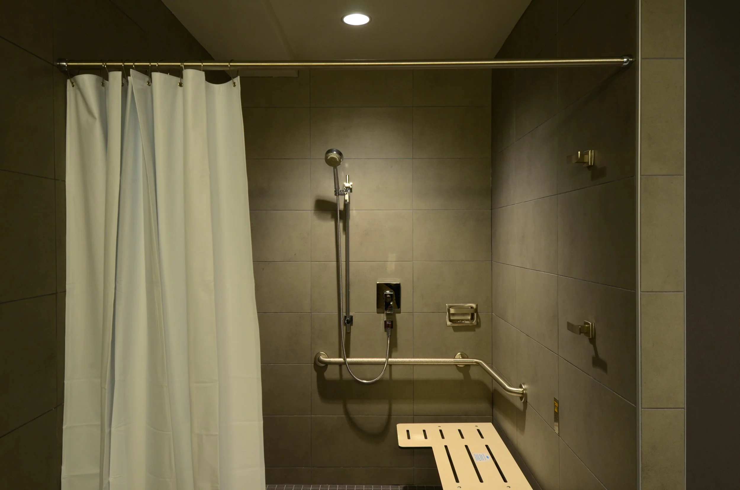 10BCH_DOSechelt160323_Men'sChangeroom.jpg