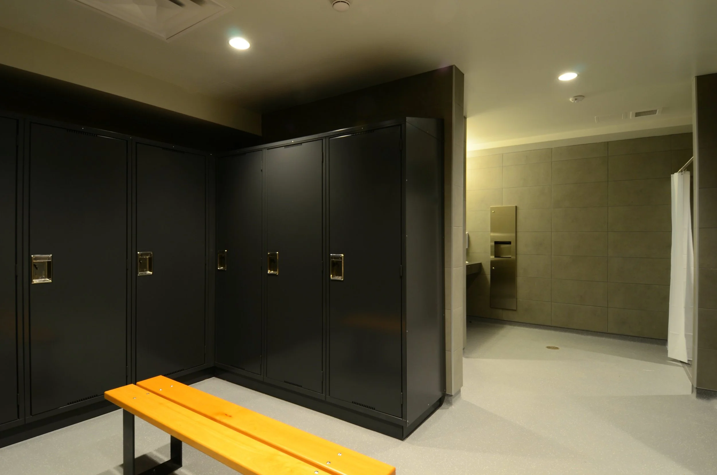 9BCH_DOSechelt160323_Men'sChangeRoom.jpg