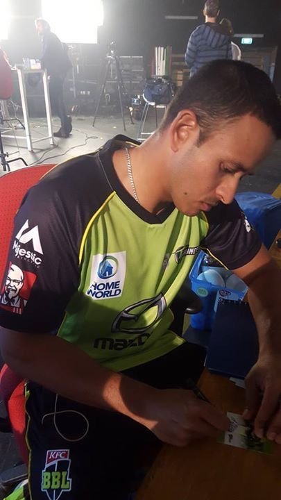 2016-17_tap_n_play_cricket_usma_khawaja_signing.jpg