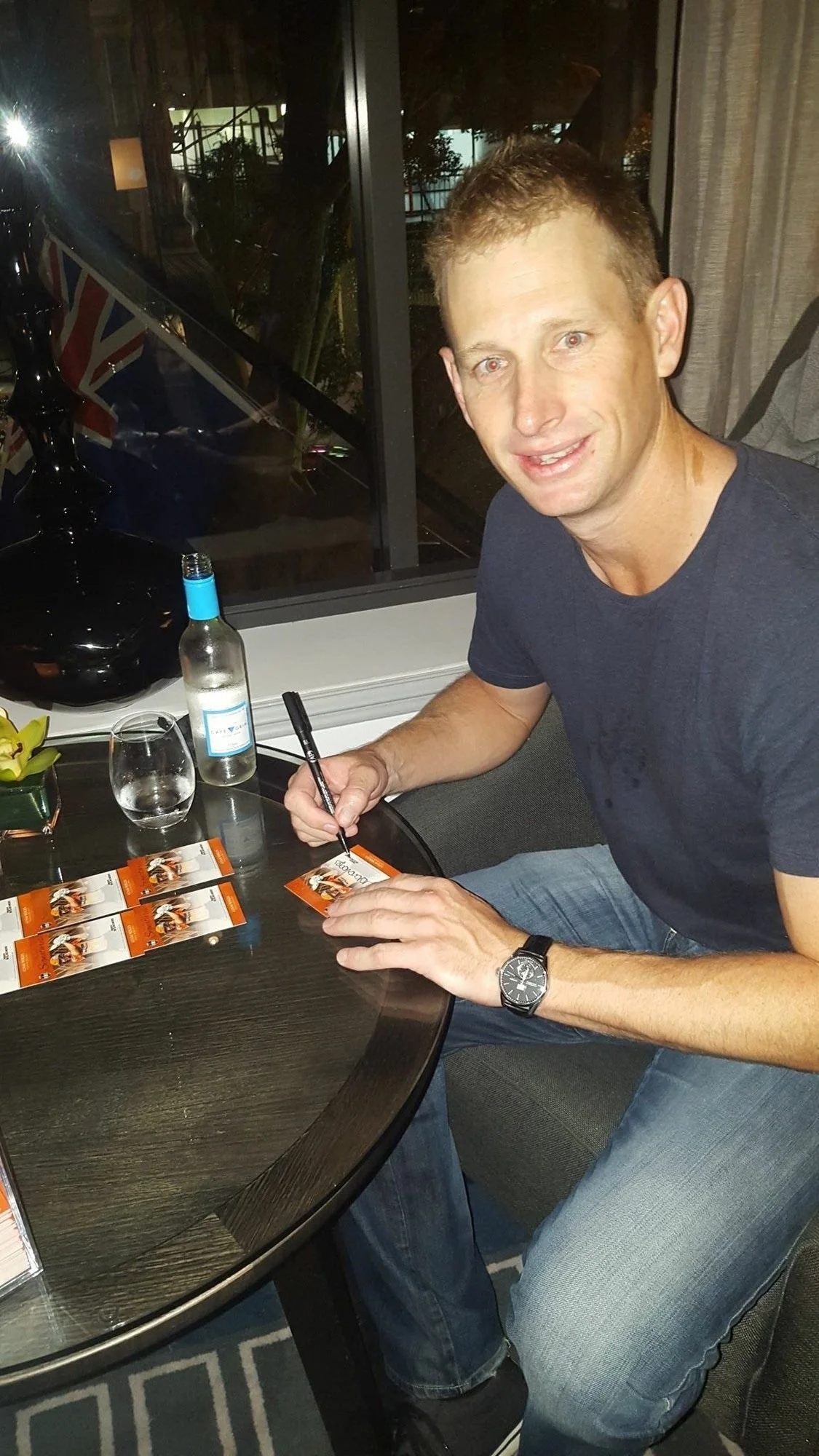 2016-17_tap_n_play_cricket_adam_voges_signing.jpg
