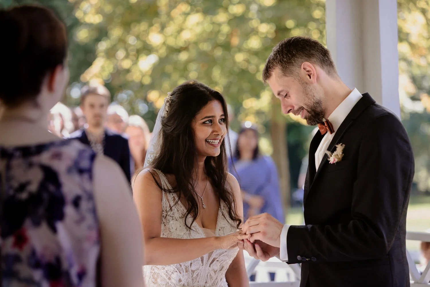Hochzeit im Schlosspark Ostrau mit Tobi und Sukanya - 5.jpg