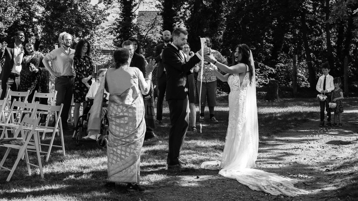 Hochzeit im Schlosspark Ostrau mit Tobi und Sukanya - 6.jpg