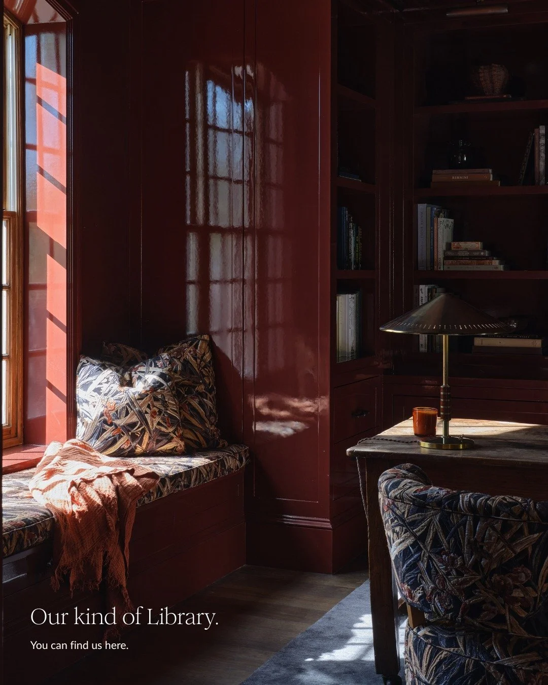 Our kind of Library.

Swipe to see the design process! Custom millwork, lacquered walls, vintage furniture and lighting, bespoke upholstery.

📸 @michaelcliffordphotography
Construction: @buildrattigan 

#interiordesign #beverlyhillsinteriors #french