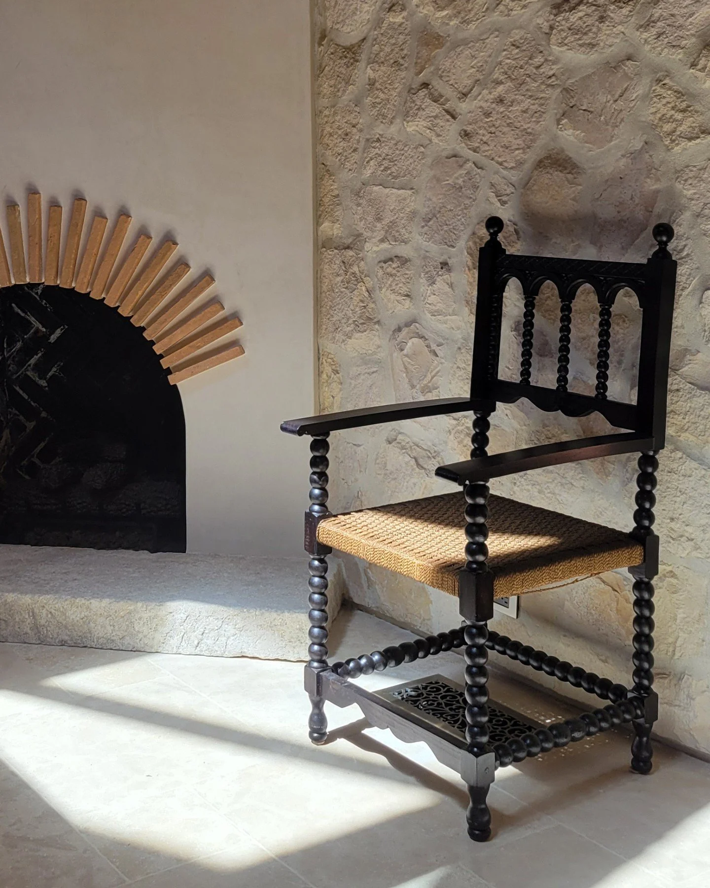 That moment when sunlight finds the chair just right.

Photo @RiccioVidaurre
Contractor @BuildRattigan

#antiquestonehearth #antiquechair #bobbinchair #limestone #frenchcountryinterior