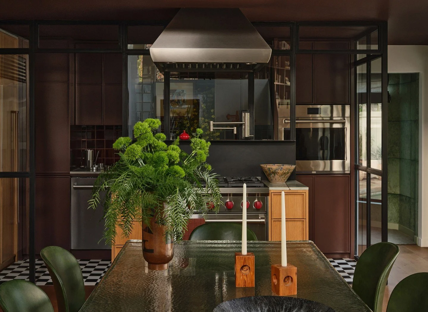 An prep kitchen behind glass should be just as dramatic as the main kitchen. 

Design: Riccio Vidaurre Design
Construction: Streamline Construction Group
Photo: Michael Clifford Photography
Florals: Amelia Hassani at FORMED

#interiorarchitecture #mo
