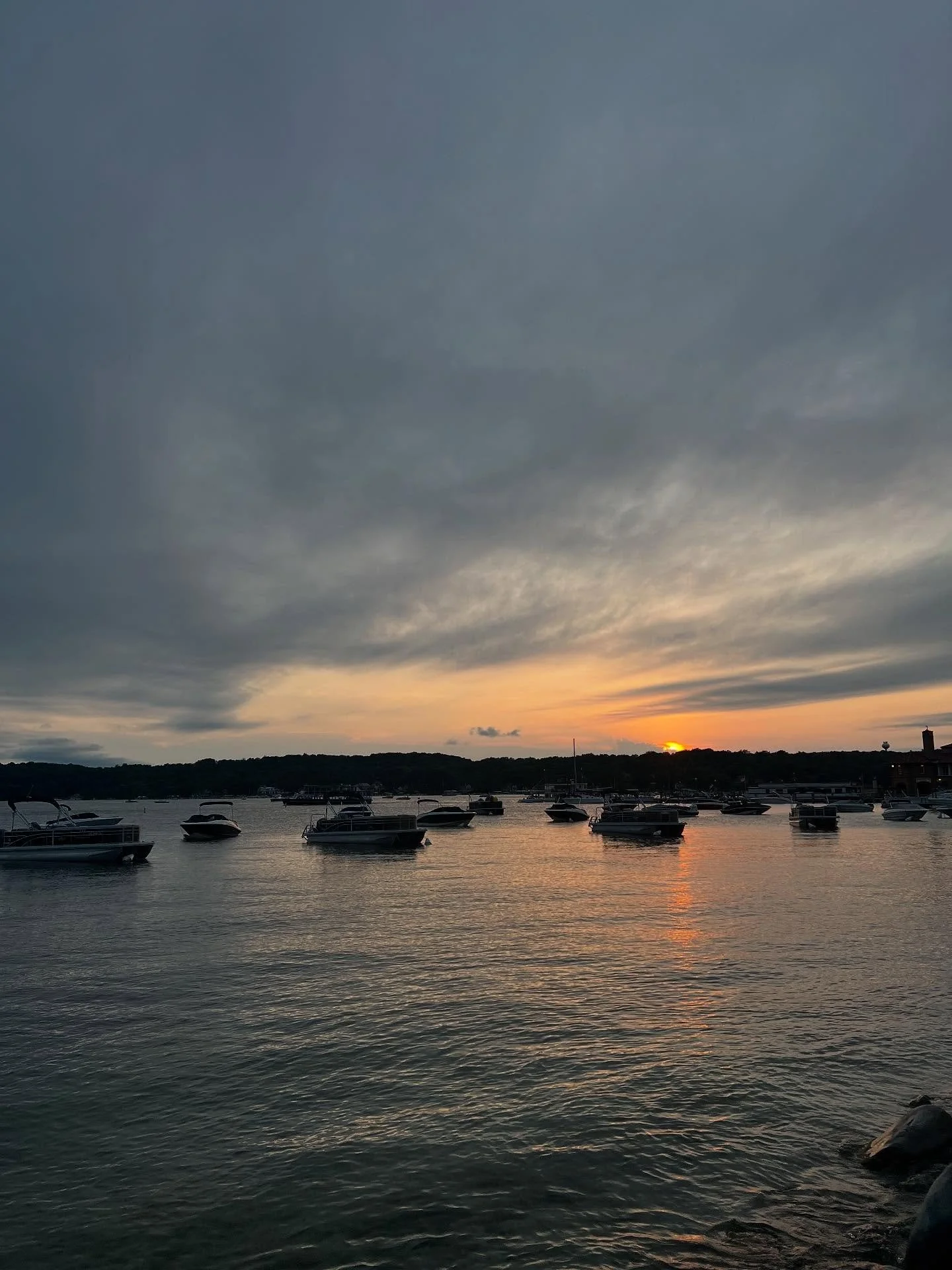 Happy Saturday! We hope everyone has a great weekend and a chance to do something fun! ✨ For us, that usually means we will enjoy a nice meal out together. And if there’s live music involved - that’s a huge plus! ☺️ 🎶 Enjoy the sunshine