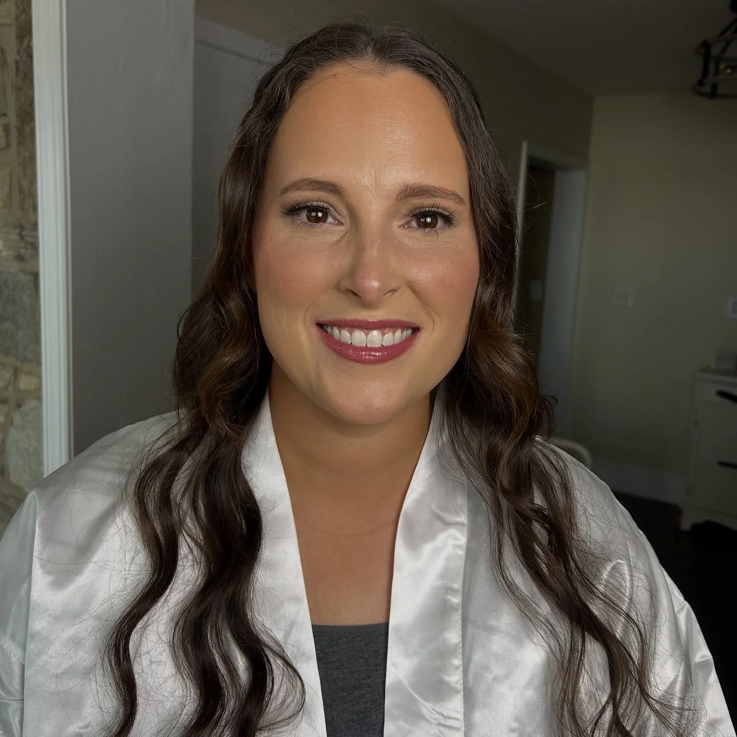 Working with another vendor @mackdesignshairstudio for this wedding was awesome! 

Just meeting the bride on her day and she asked for natural, bright and luminous makeup look. We were so happy at the results! 

@jillgraulcosmetics 

#natural #bride 